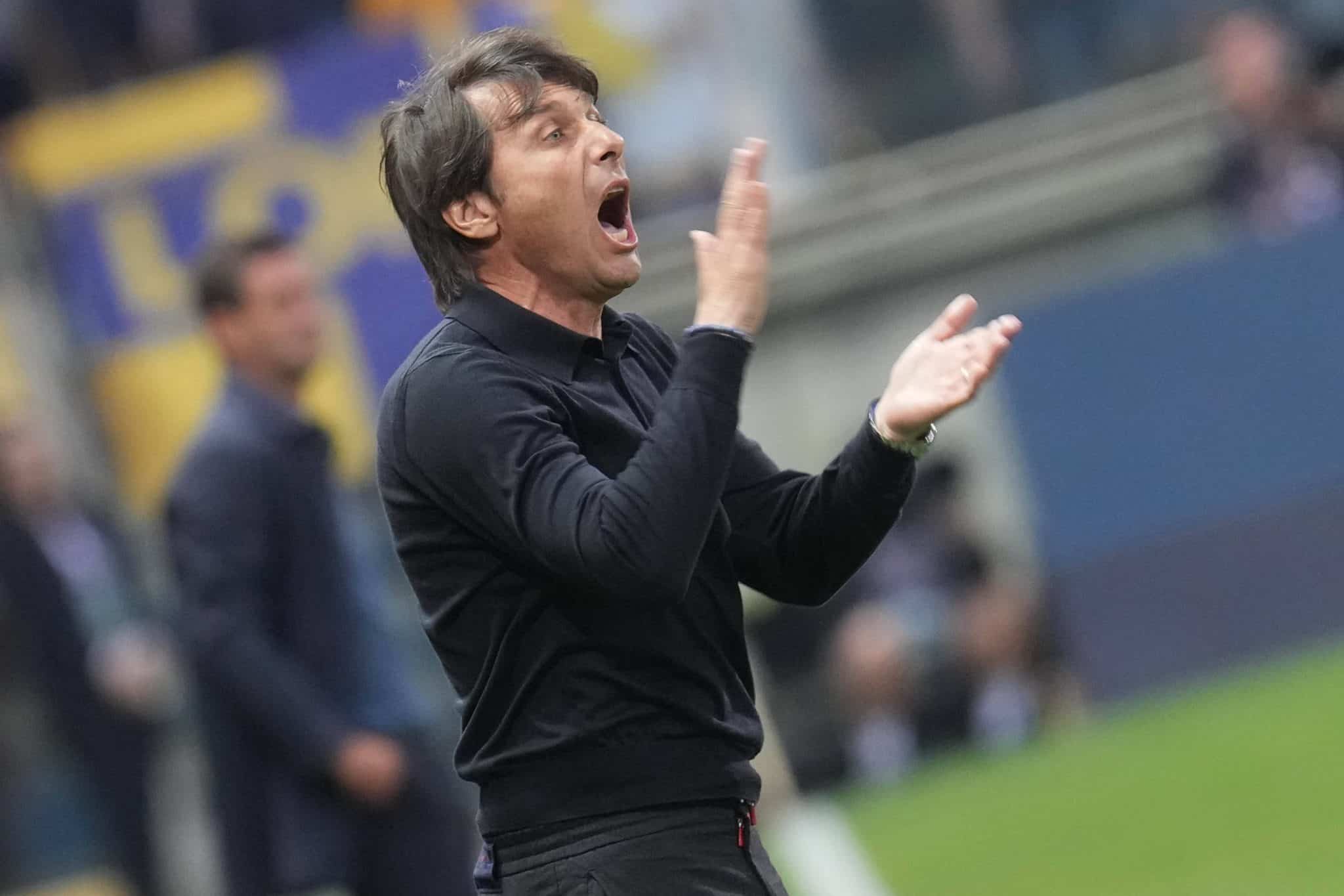 PARMA, ITALY &ndash; MAY 18: ANTONIO CONTE of SSC Napoli during the Serie A match between Parma Calcio and SSC Napoli at Stadi