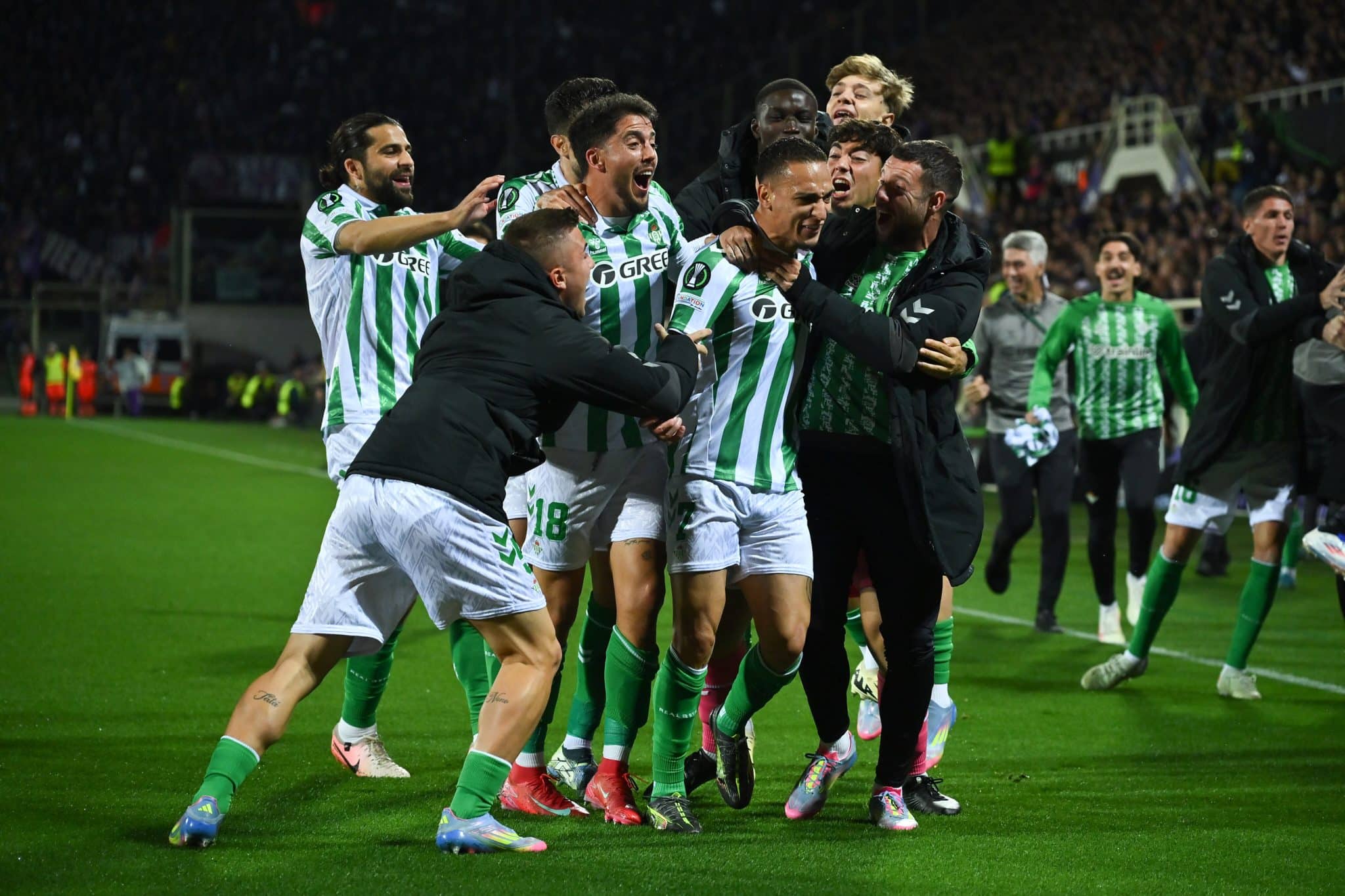 Antony vira "goat" para o Betis ap&oacute;s classifica&ccedil;&atilde;o na Conference League
