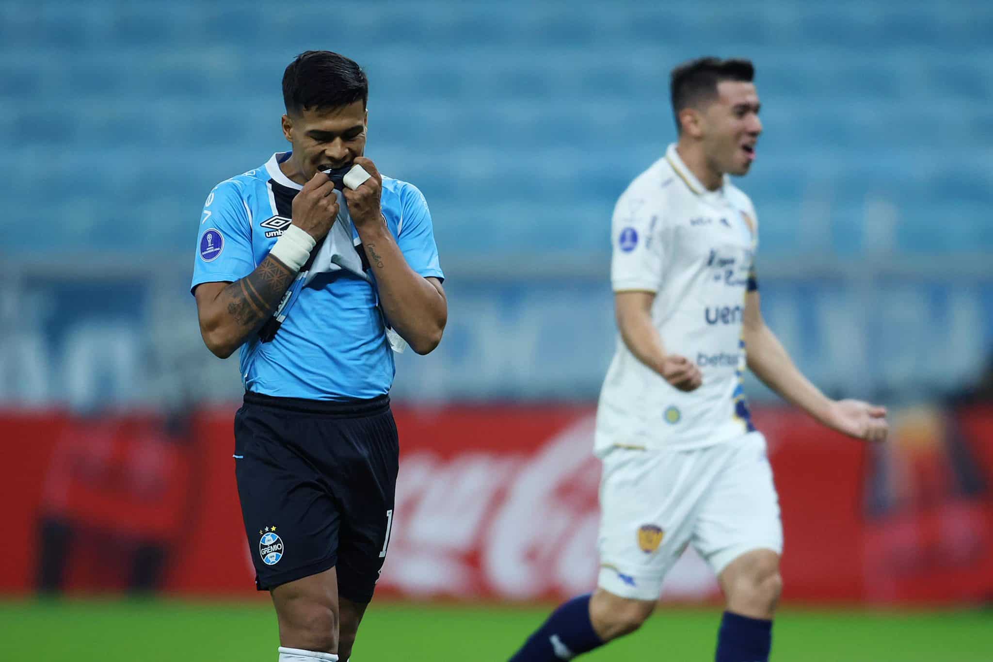 Arezo lamenta p&ecirc;nalti perdido do Gr&ecirc;mio