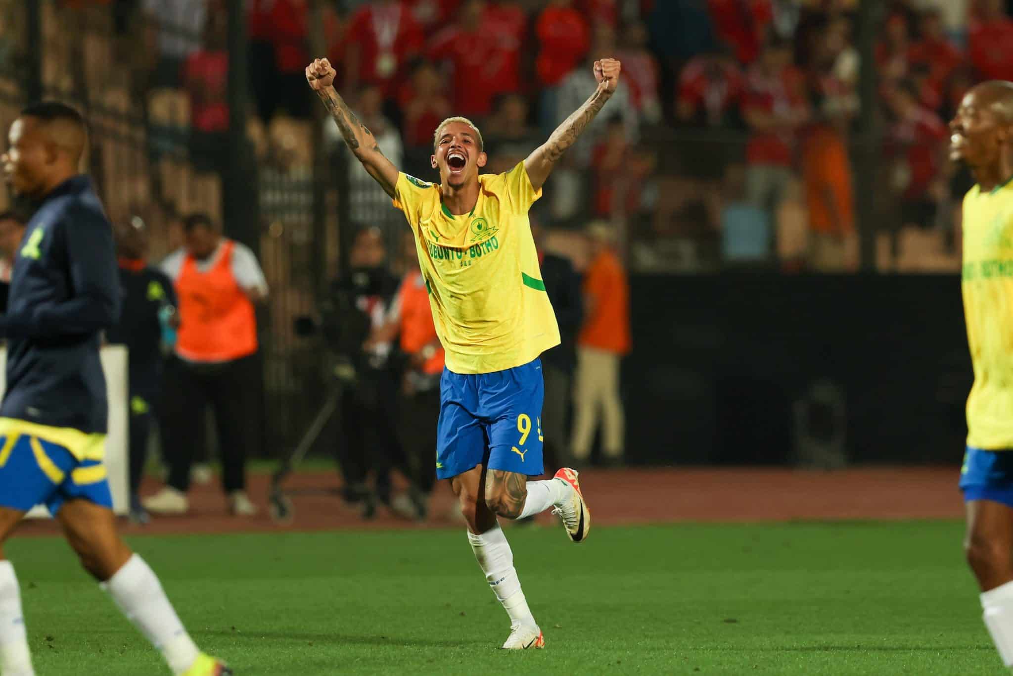 Arthur Sales, com passagens por Vasco e Bahia, &eacute; o camisa 9 do Mamelodi Sundowns Foto: (Imago)