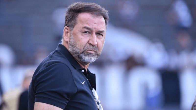 Corinthians tem dívida a curto prazo cinco vezes superior ao valor em caixa