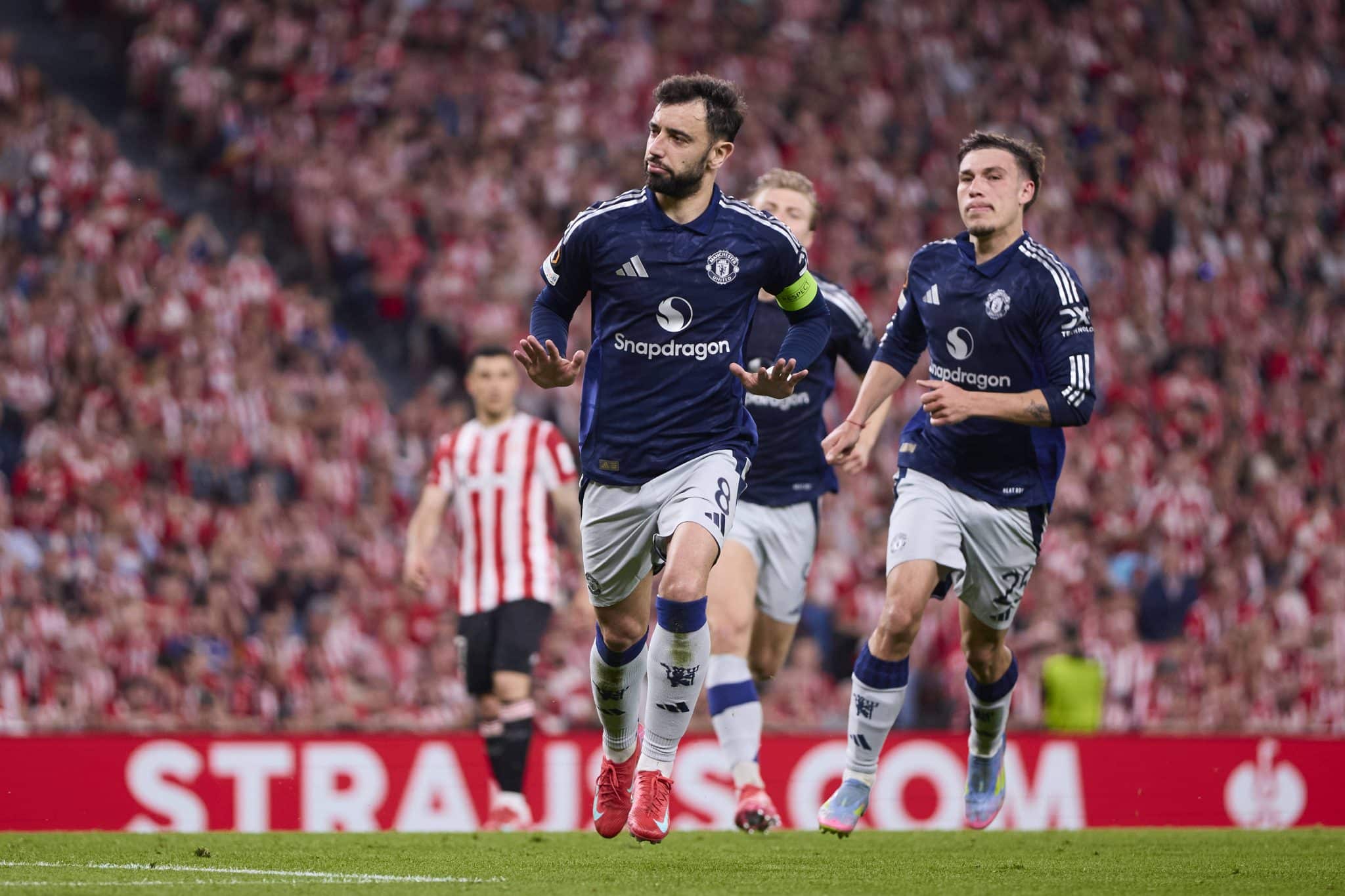 Bruno Fernandes celebra gol pelo Manchester United 