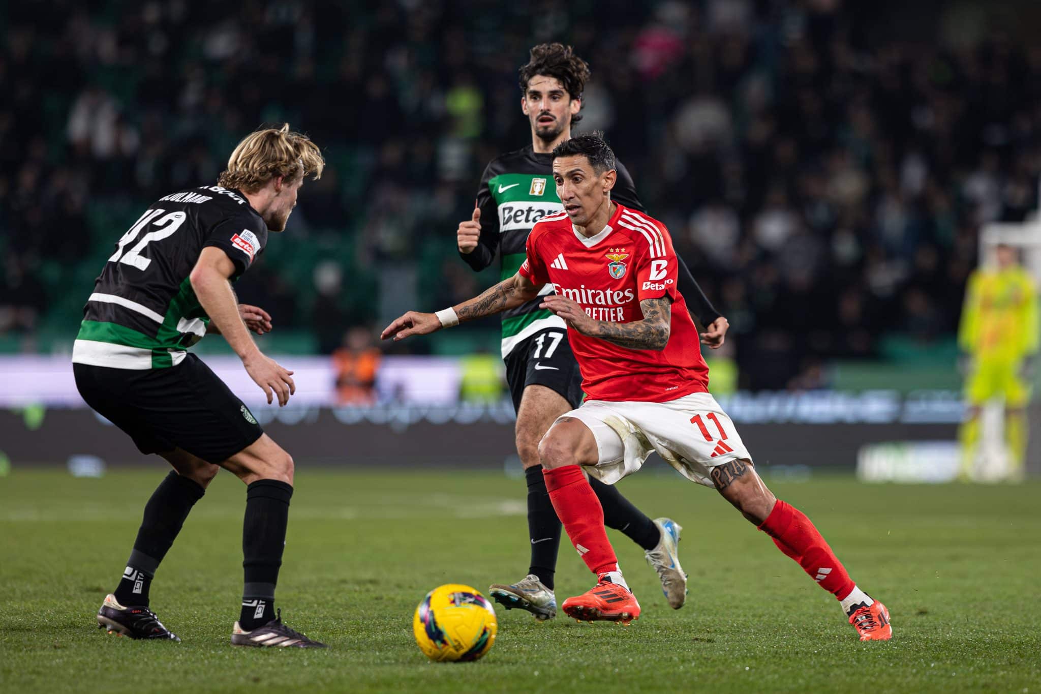 Di Mar&iacute;a parte para cima da marca&ccedil;&atilde;o em jogo entre Benfica e Sporting