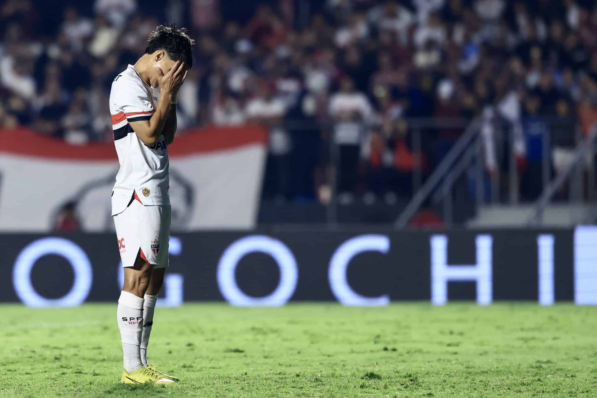 Ferreira se lamenta ap&oacute;s perder p&ecirc;nalti contra o Fortaleza