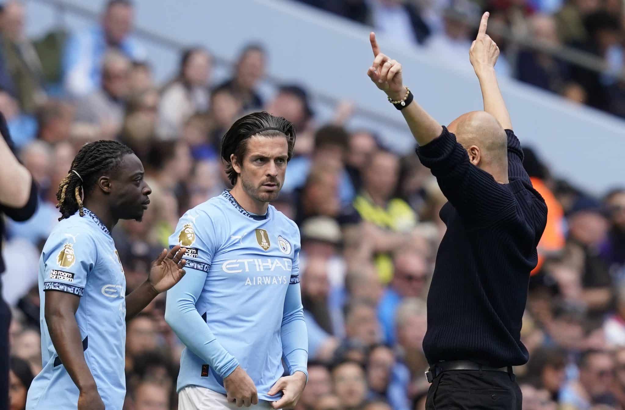 Doku, Grealish e Guardiola no Manchester City