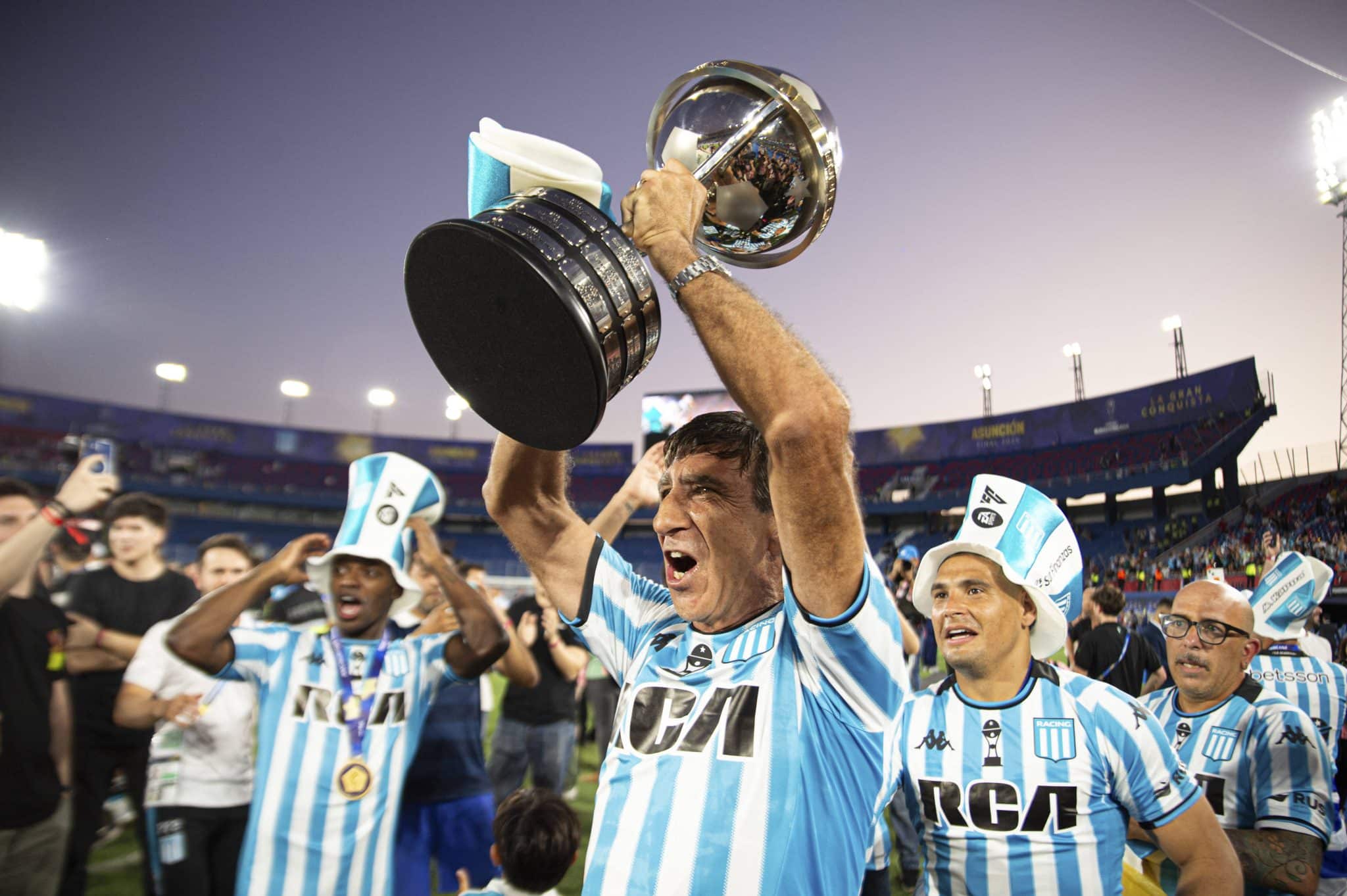 Gustavo Costas, t&eacute;cnico do Racing, foi um dos principais respons&aacute;veis pelo t&iacute;tulo da Sul-Americana 2024 Foto: (Imago)