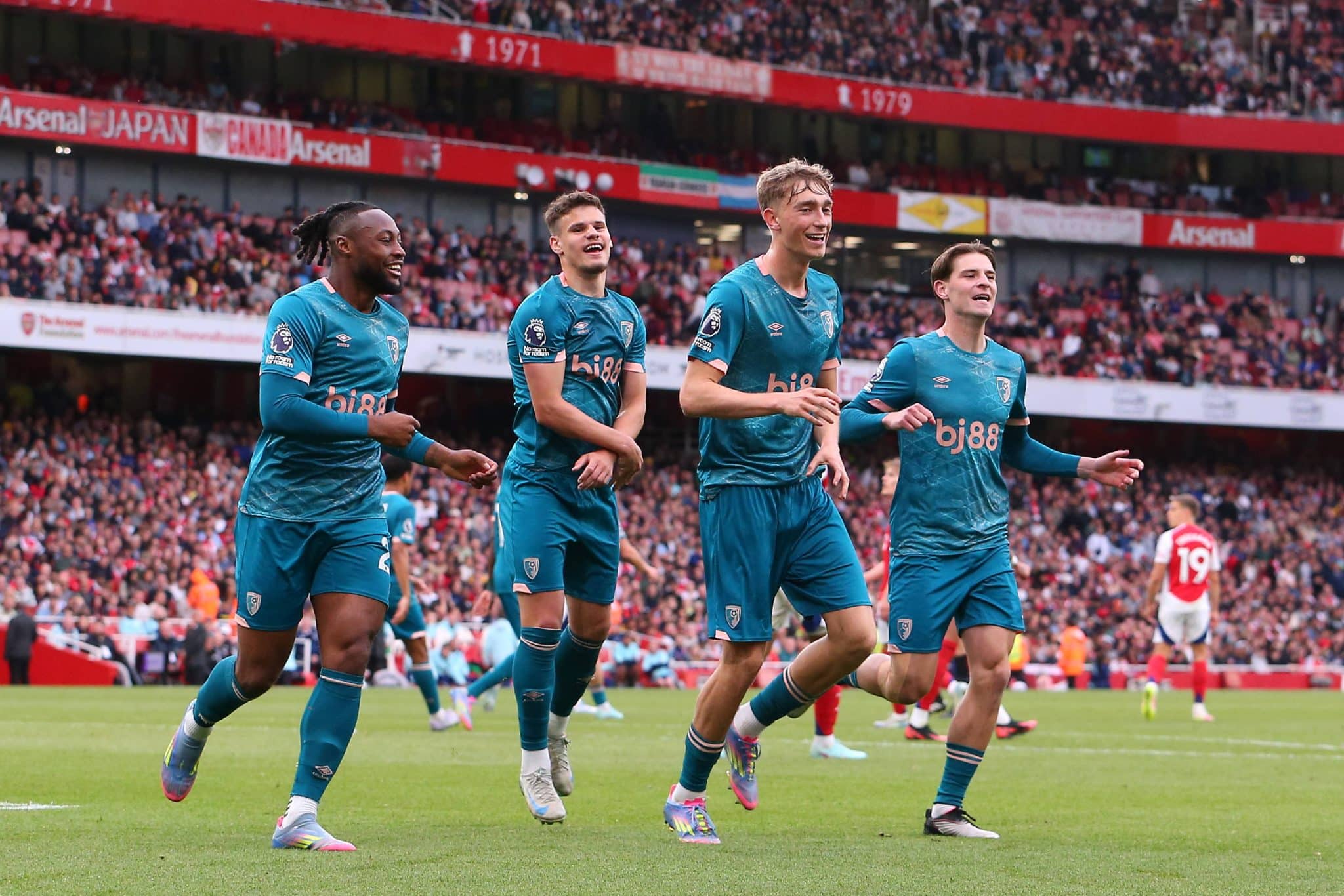 Brasileiro e alvo do Chelsea atrapalham dia hist&oacute;rico de Rice em trope&ccedil;o do Arsenal