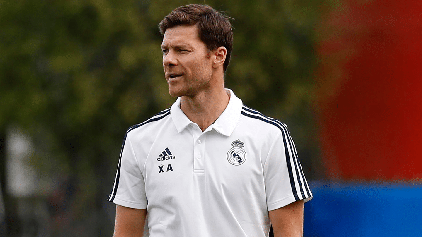 Xabi Alonso, na temporada 2018/19, quando era t&eacute;cnico do sub-14 do Real Madrid