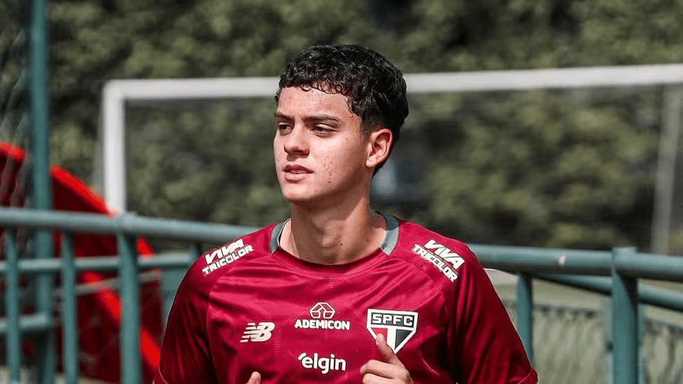Lucca em treino do S&atilde;o Paulo (Foto: Erico Leonan/saopaulofc)