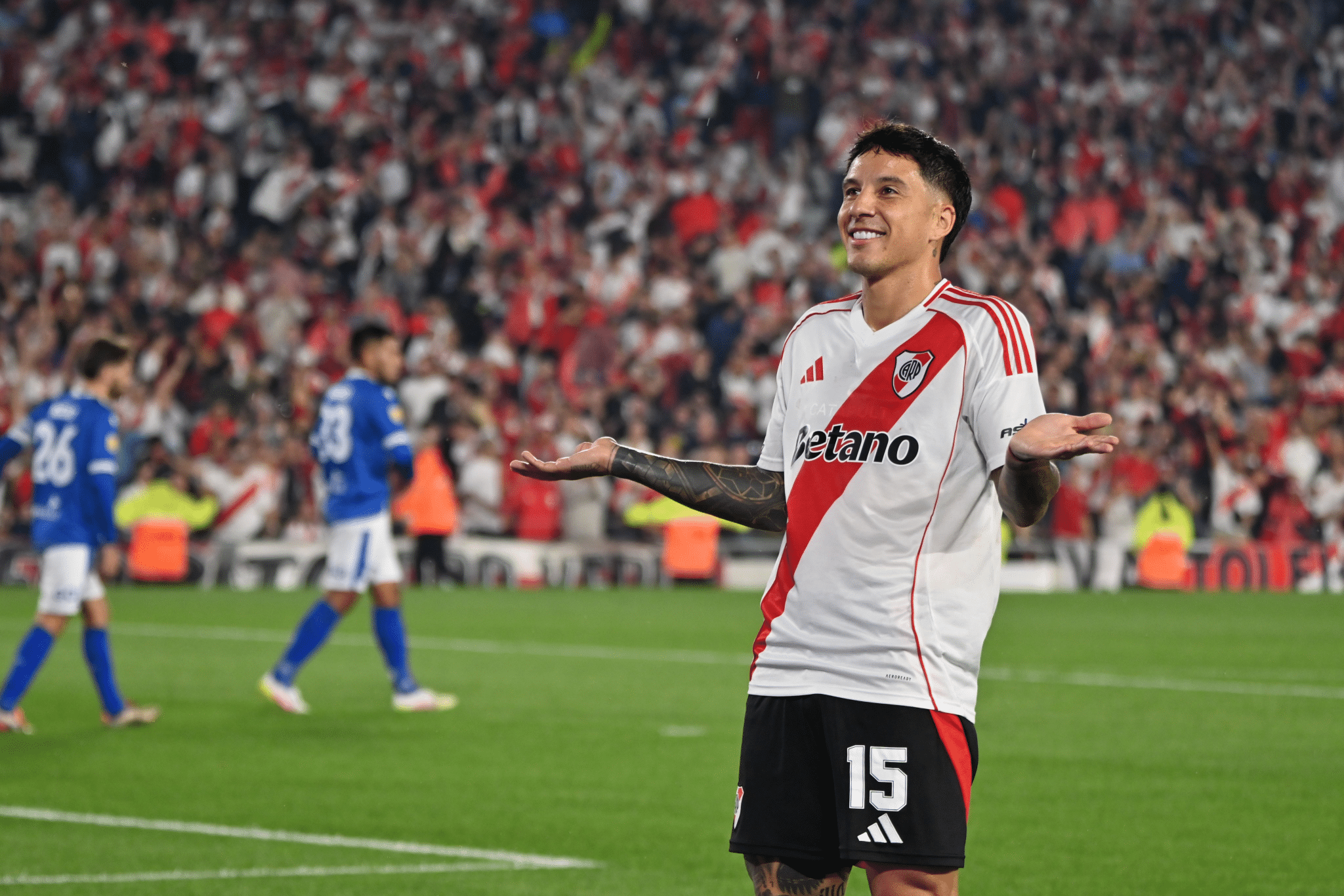 Sebasti&aacute;n Driussi comemora gol do River Plate