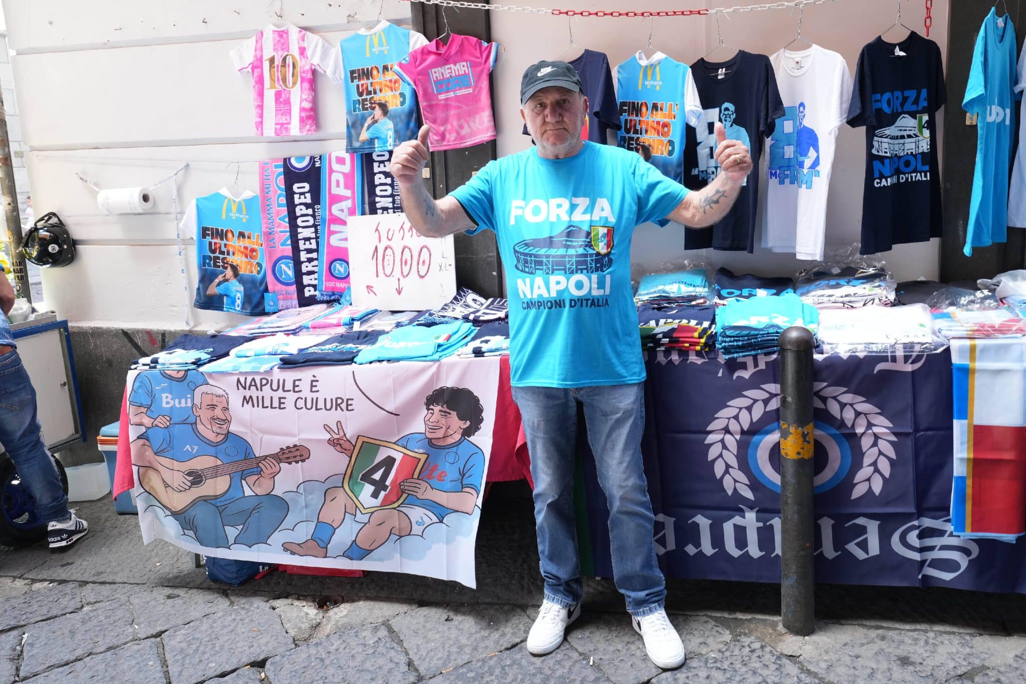 Torcedor do Napoli comemora t&iacute;tulo. Foto: Imago