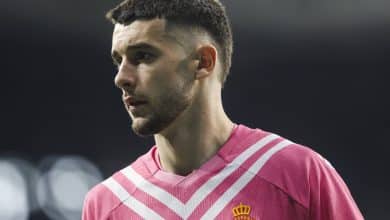 Alvo de Arsenal e Bar&ccedil;a, goleiro comparado a Messi salva time de queda e aborda futuro