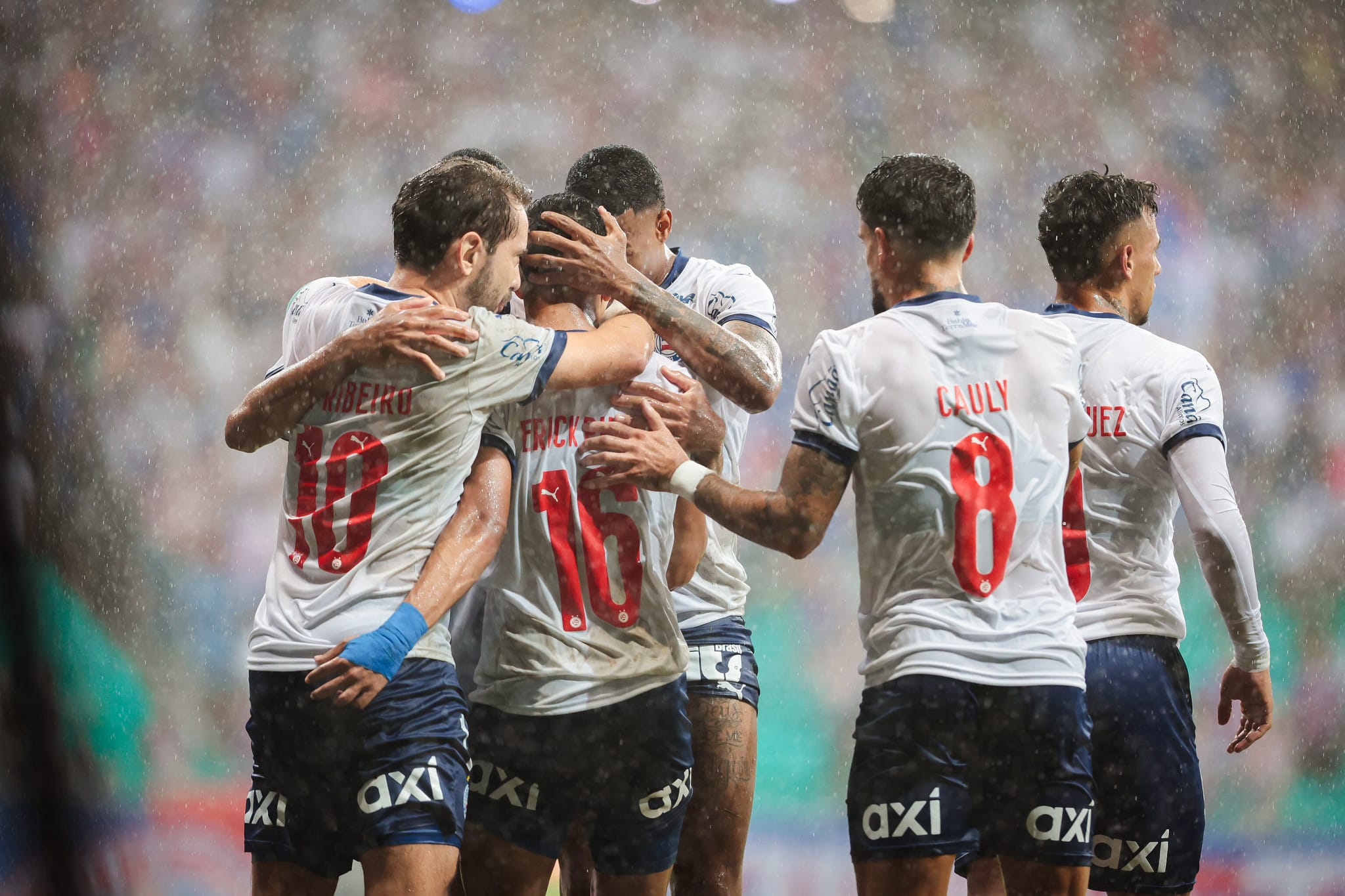 Jogadores do Bahia celebram gol da vit&oacute;ria sobre o Botafogo