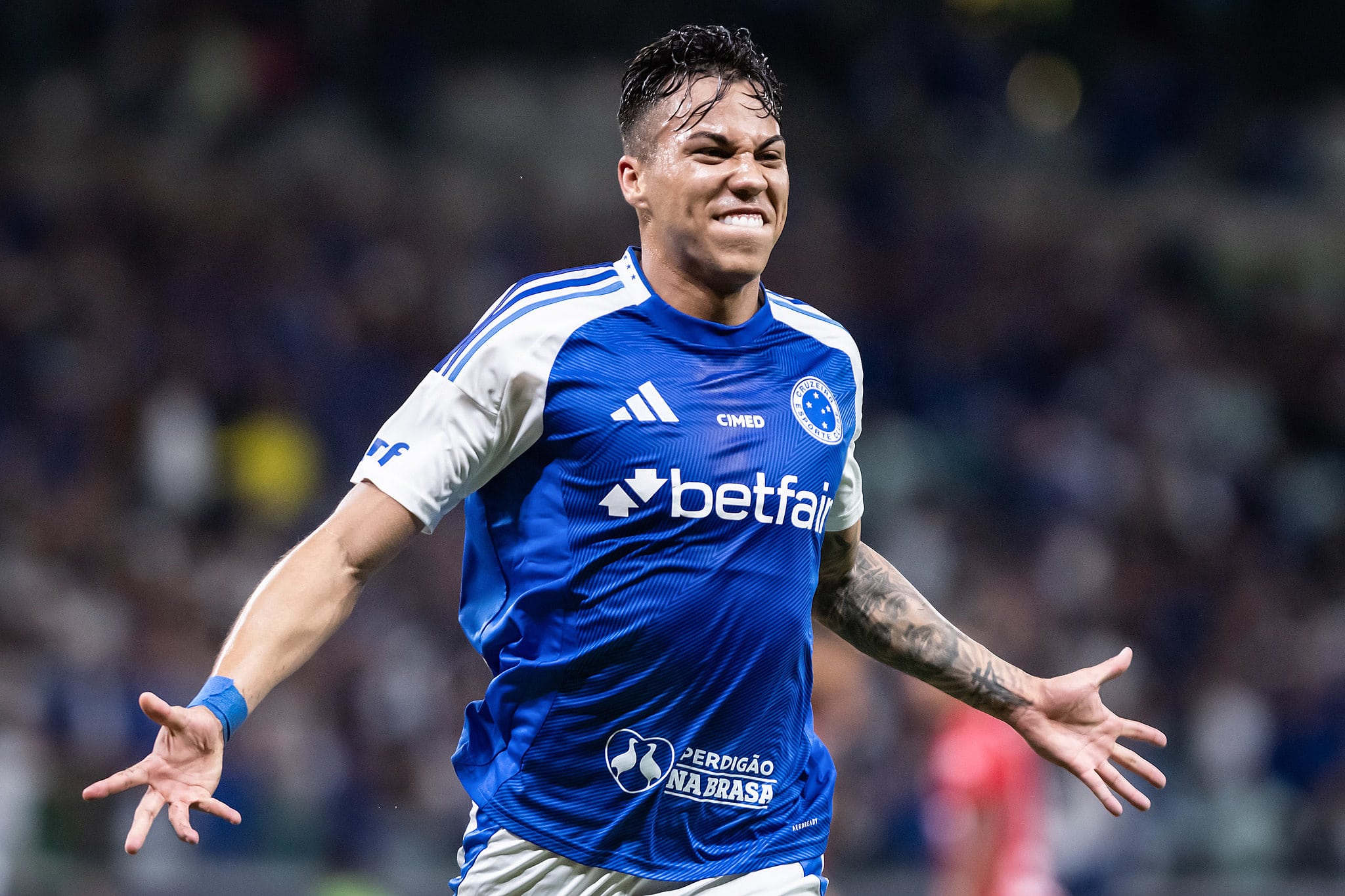Kaio Jorge celebra gol pelo Cruzeiro 