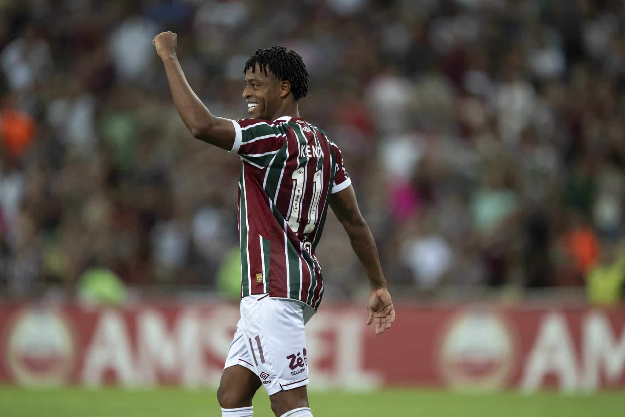 Keno celebra gol pelo Fluminense