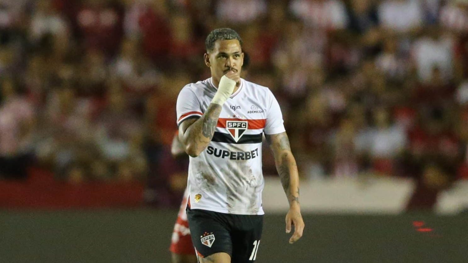 Luciano vibra com seu gol de n&uacute;mero 92 pelo S&atilde;o Paulo