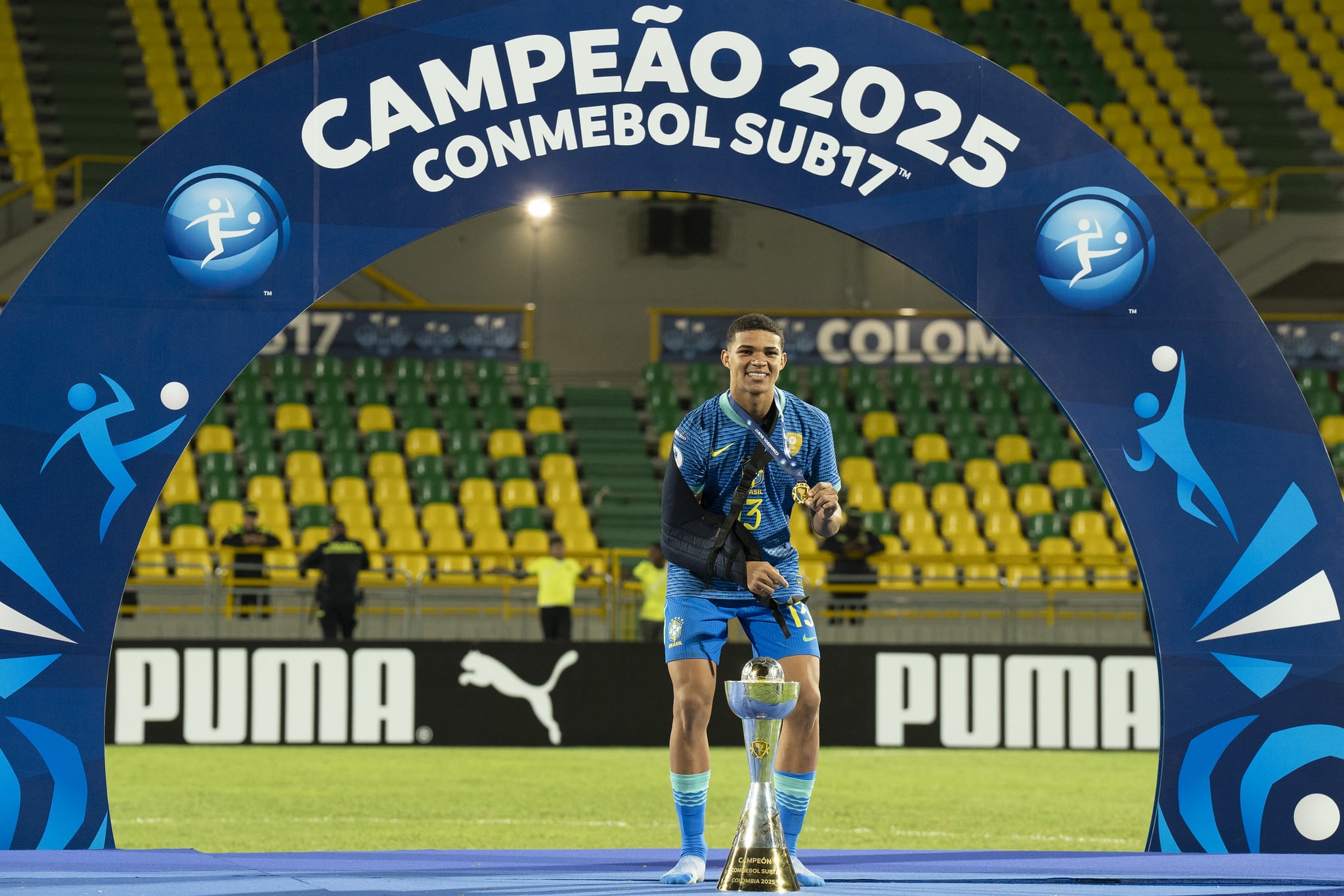 Zagueiro Lu&iacute;s Eduardo, do Gr&ecirc;mio