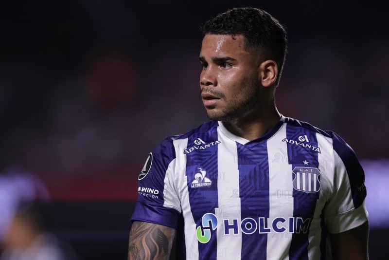 ‘Venezuelano morto de fome’: Jogador do Talleres denuncia Bobadilla por xenofobia