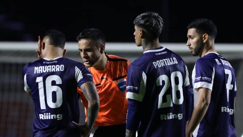 ‘Só quero ir para casa’: Talleres acusa Bobadilla, do São Paulo, de xenofobia contra lateral