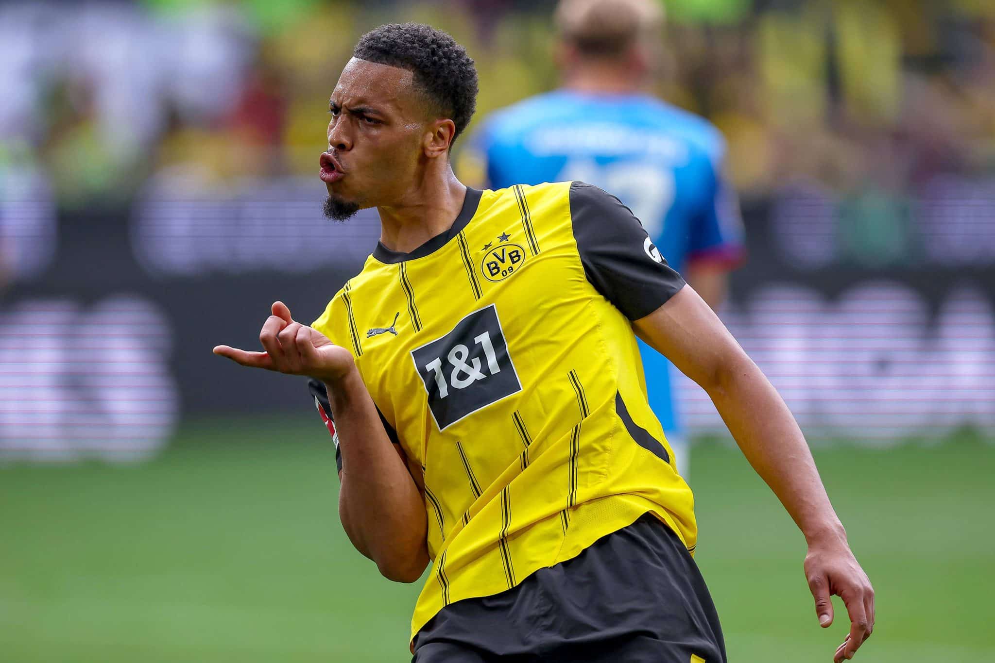 Nmecha comemora gol do Borussia Dortmund (Foto: Imago)