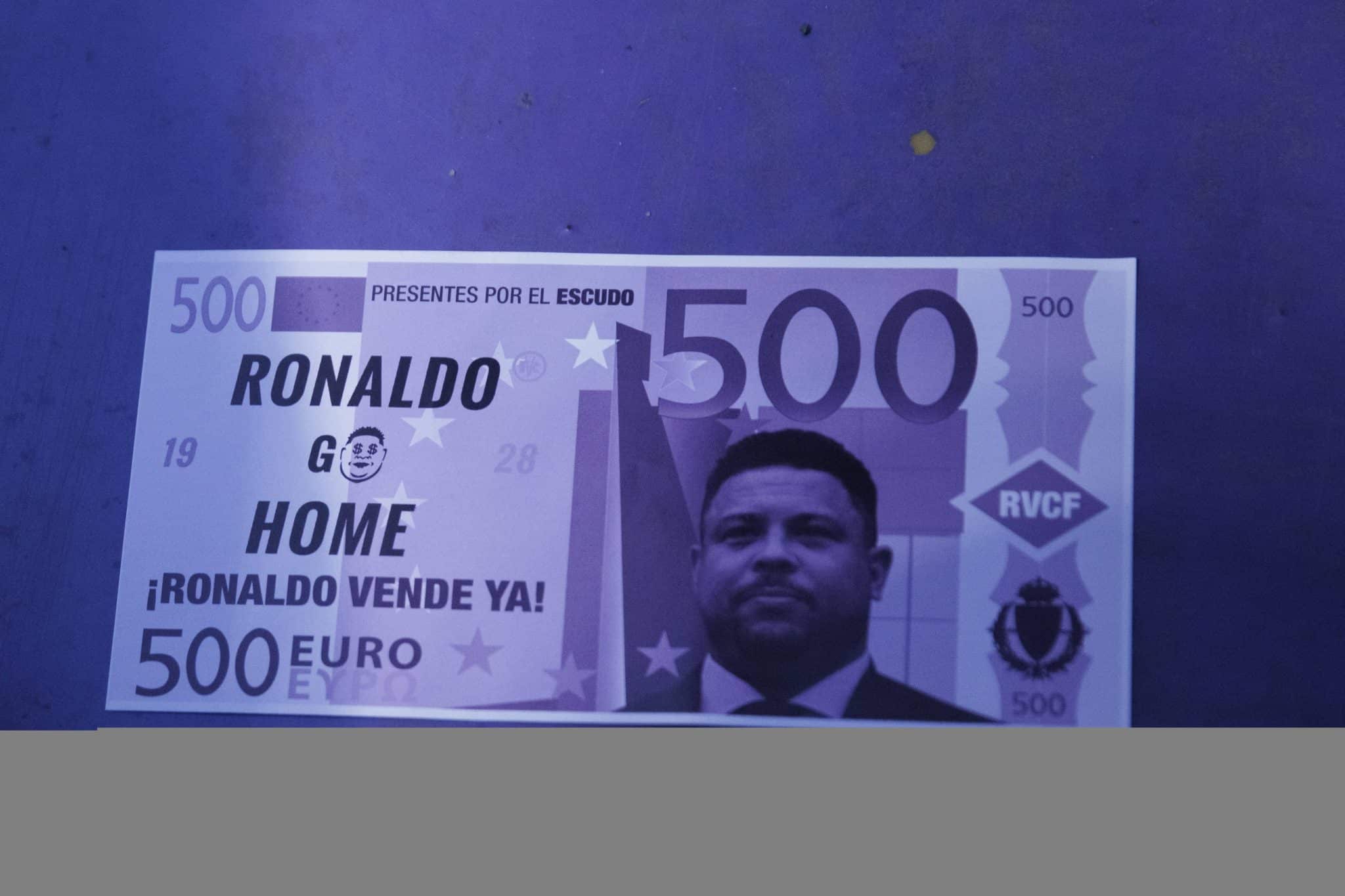 Torcida do Real Valladolid distribuiu notas falsas de 500 euros com a imagem de Ronaldo Foto: (Imago)