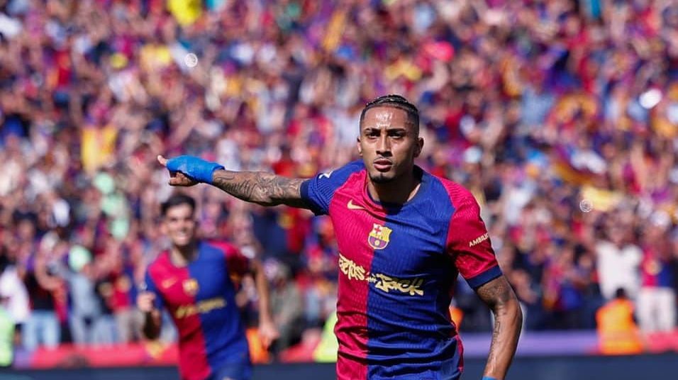 Raphinha celebra gol do Barcelona