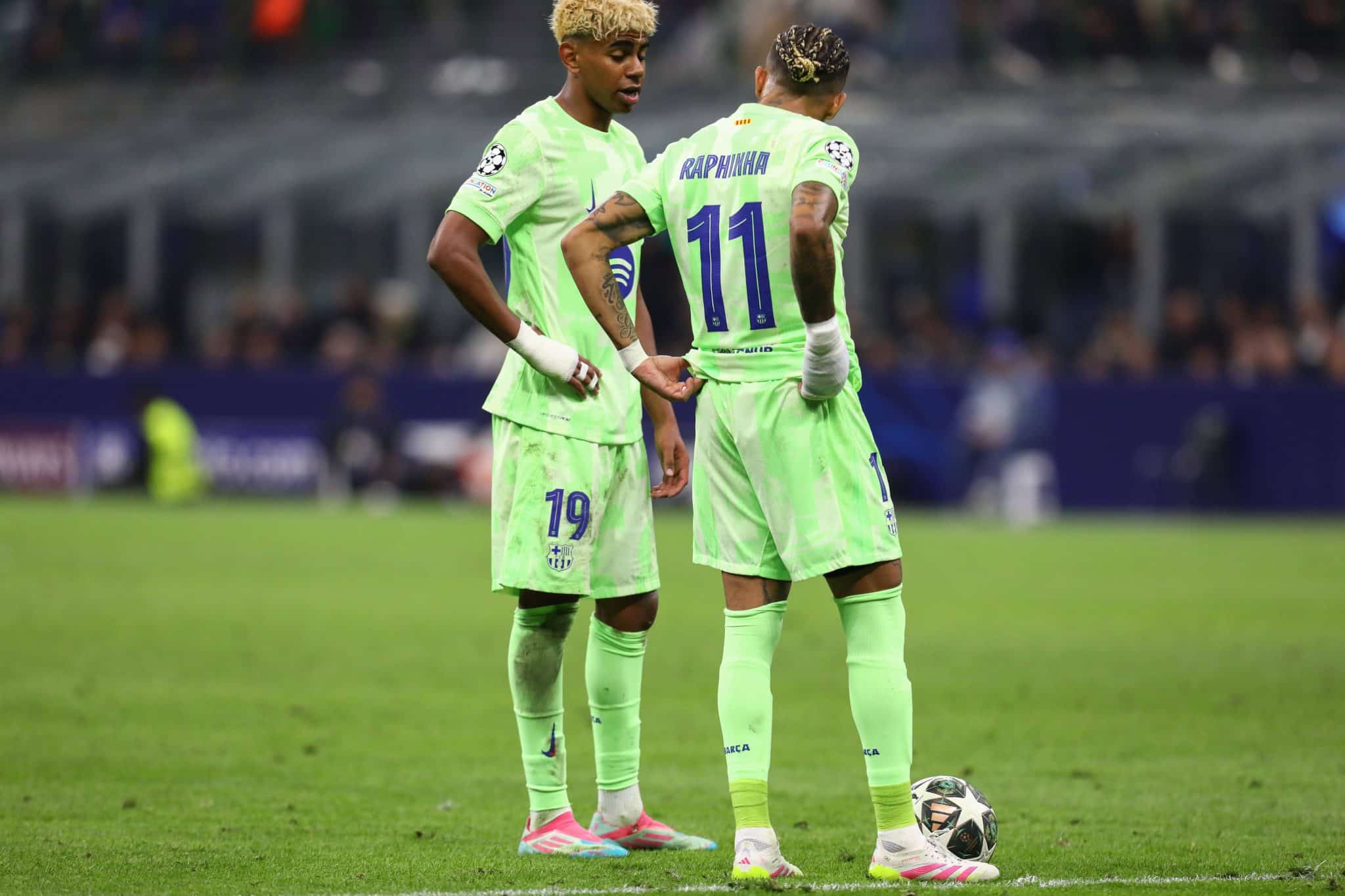 Lamine Yamal e Raphinha em jogo do Barcelona