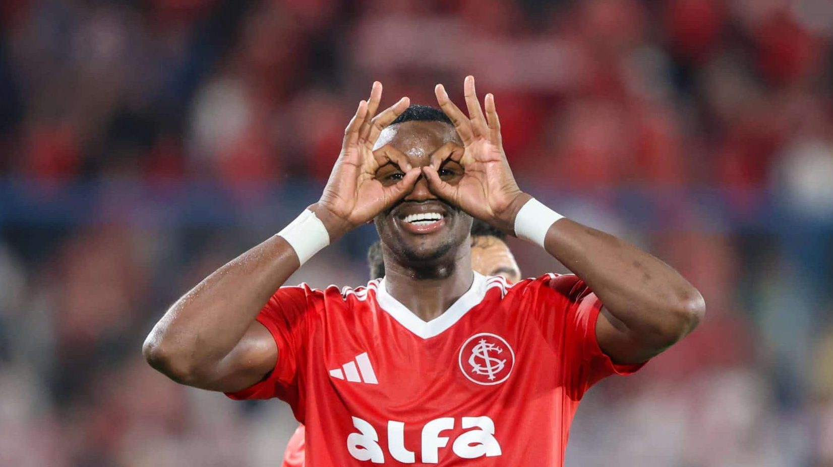 Aposta de Roger, promessa de R$ 413 milh&otilde;es d&aacute; esperan&ccedil;a ao Inter e tristeza ao Bahia