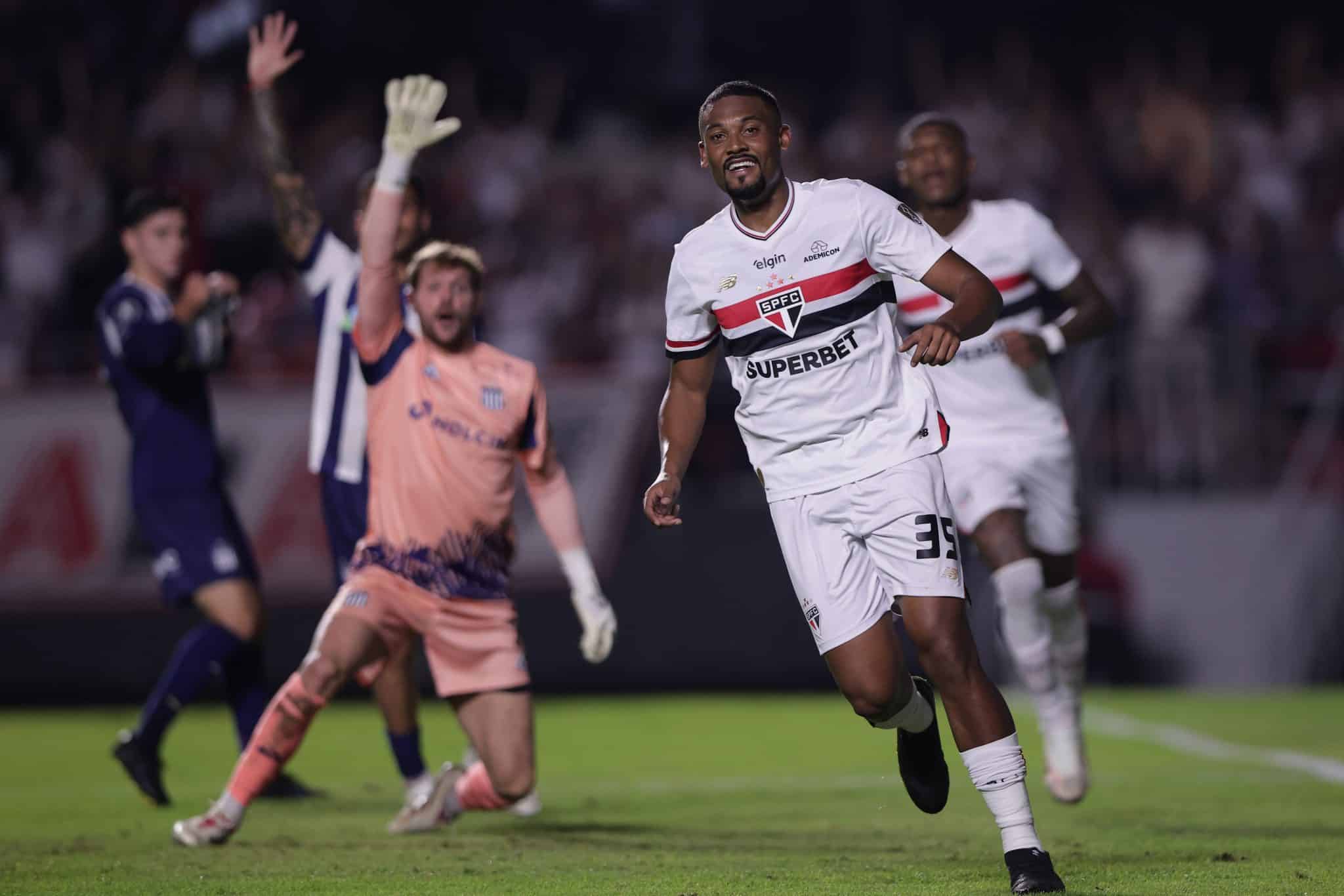 Sabino marcou o gol que abriu o placar no MorumBIS
