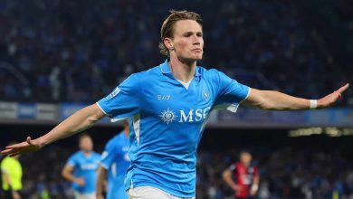 T&iacute;tulo do Napoli com assinatura de novo &iacute;dolo mostra como tudo est&aacute; errado no Manchester United