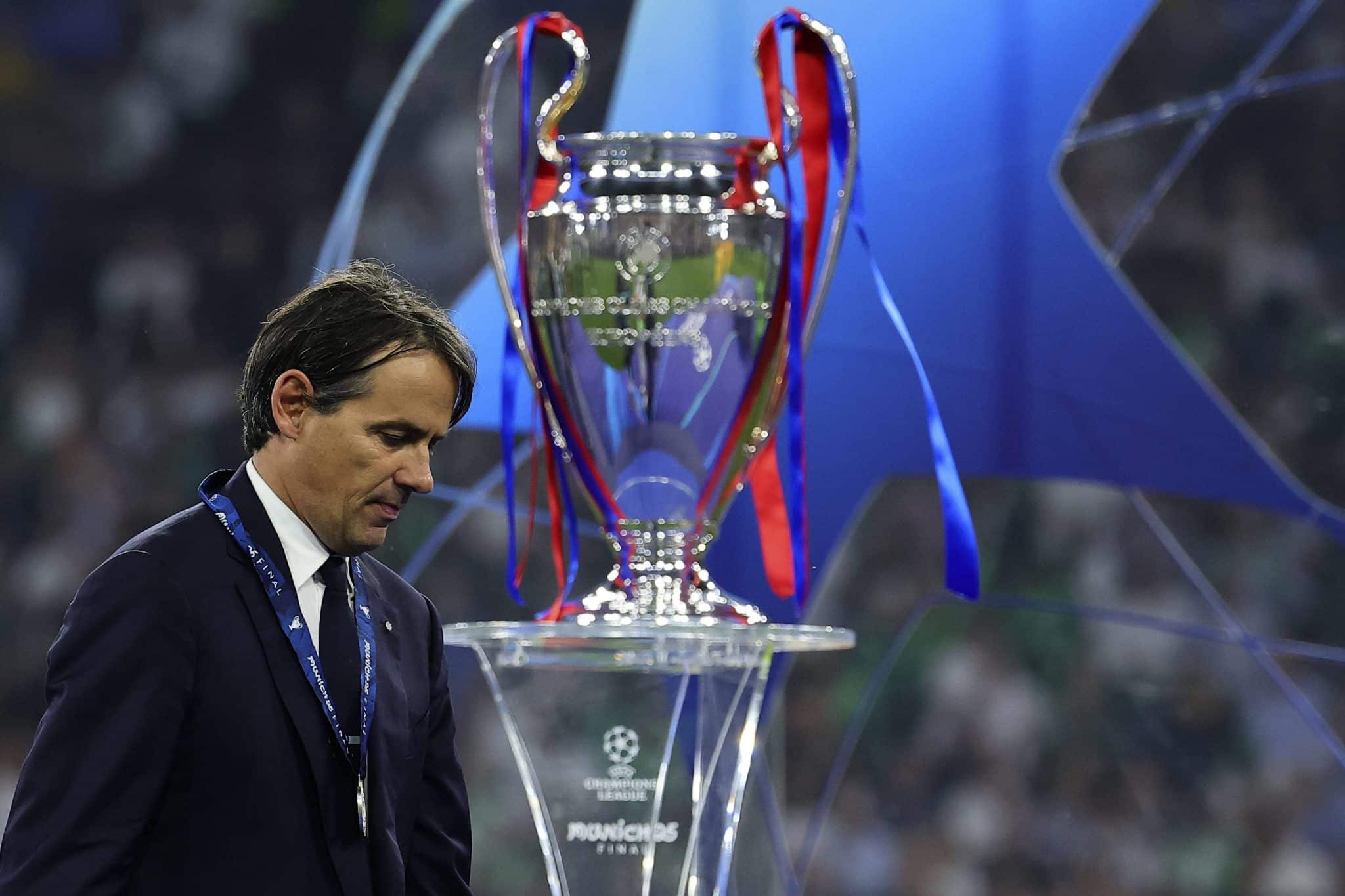 Inzaghi cabisbaixo ap&oacute;s vice da Inter 