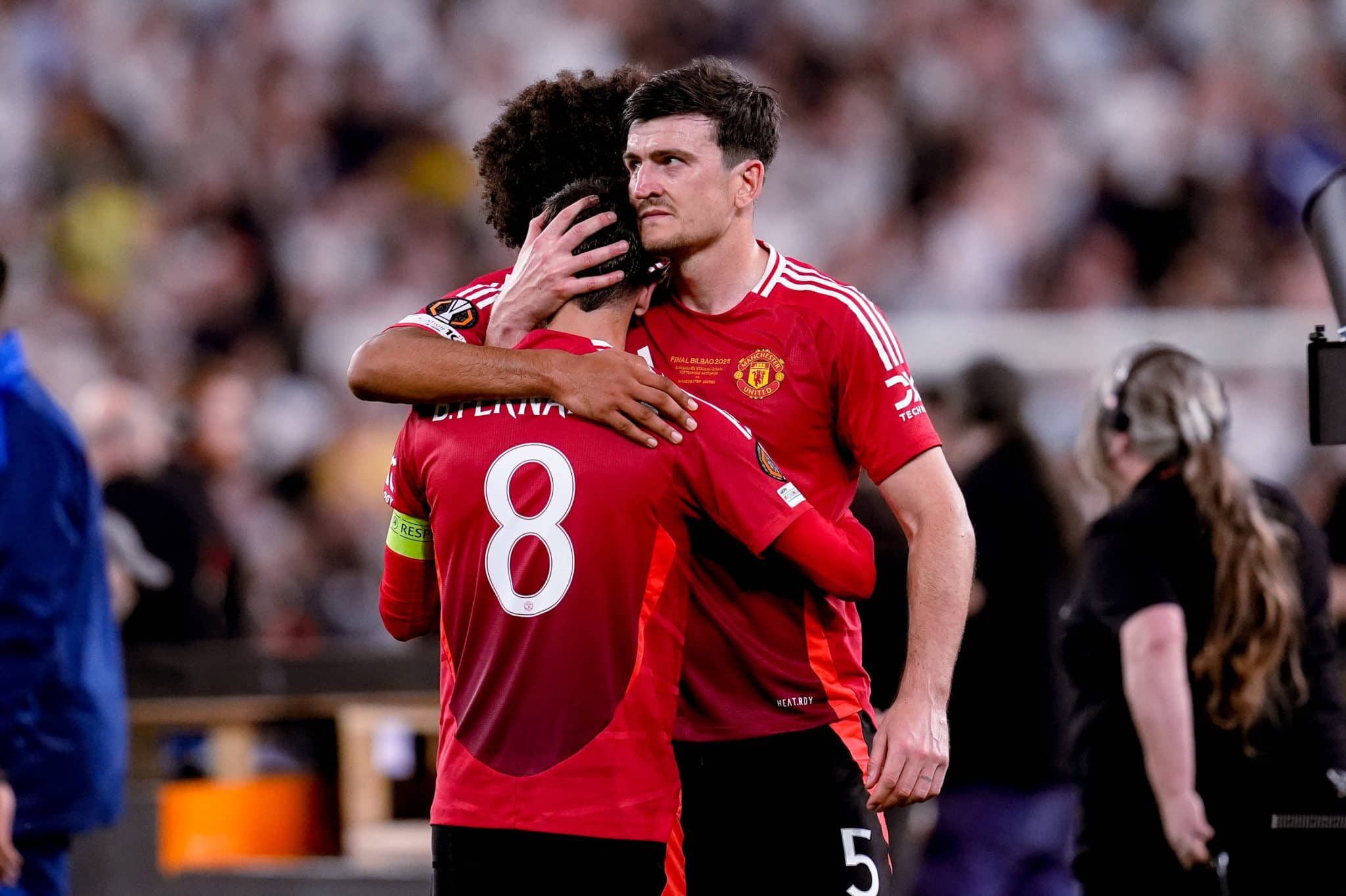 Bruno Fernandes, Maguire e Zirkzee lamentam derrota na final da Europa League (Foto: Imago)