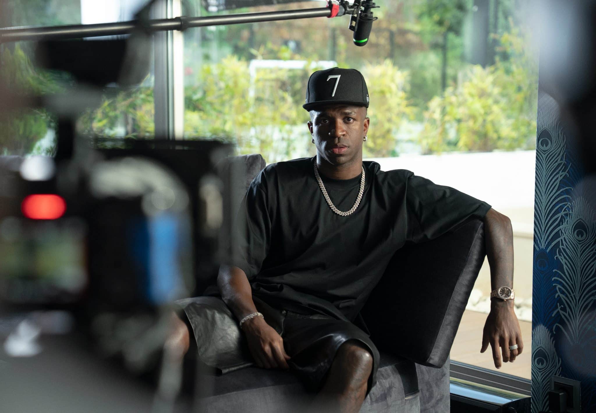 Ancelotti, bastidores e racismo: Assistimos ao document&aacute;rio de Vini Jr na Netflix