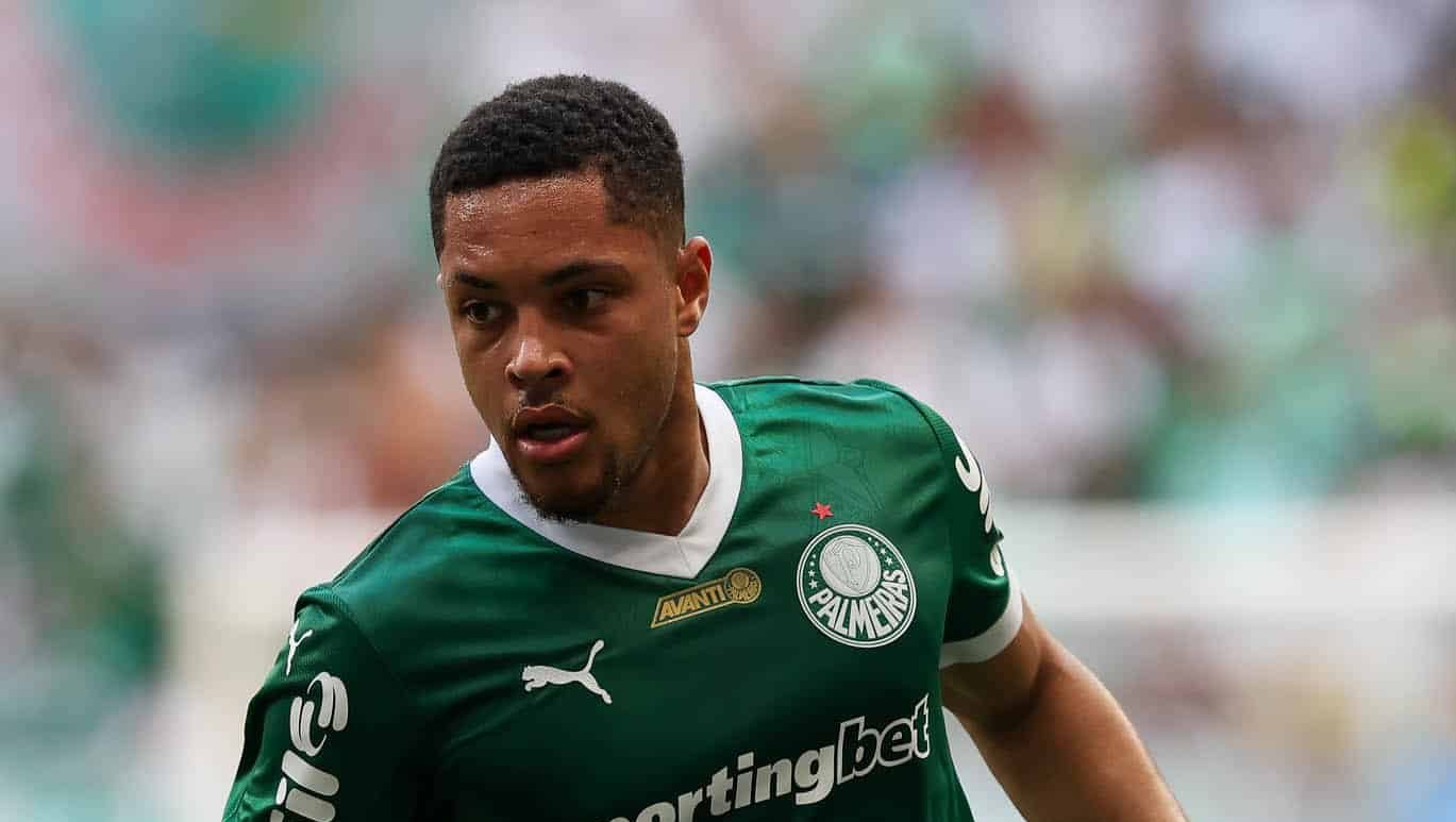 Vitor Roque enfim desencanta, mas nome da vit&oacute;ria do Palmeiras sobre o Vasco &eacute; outro