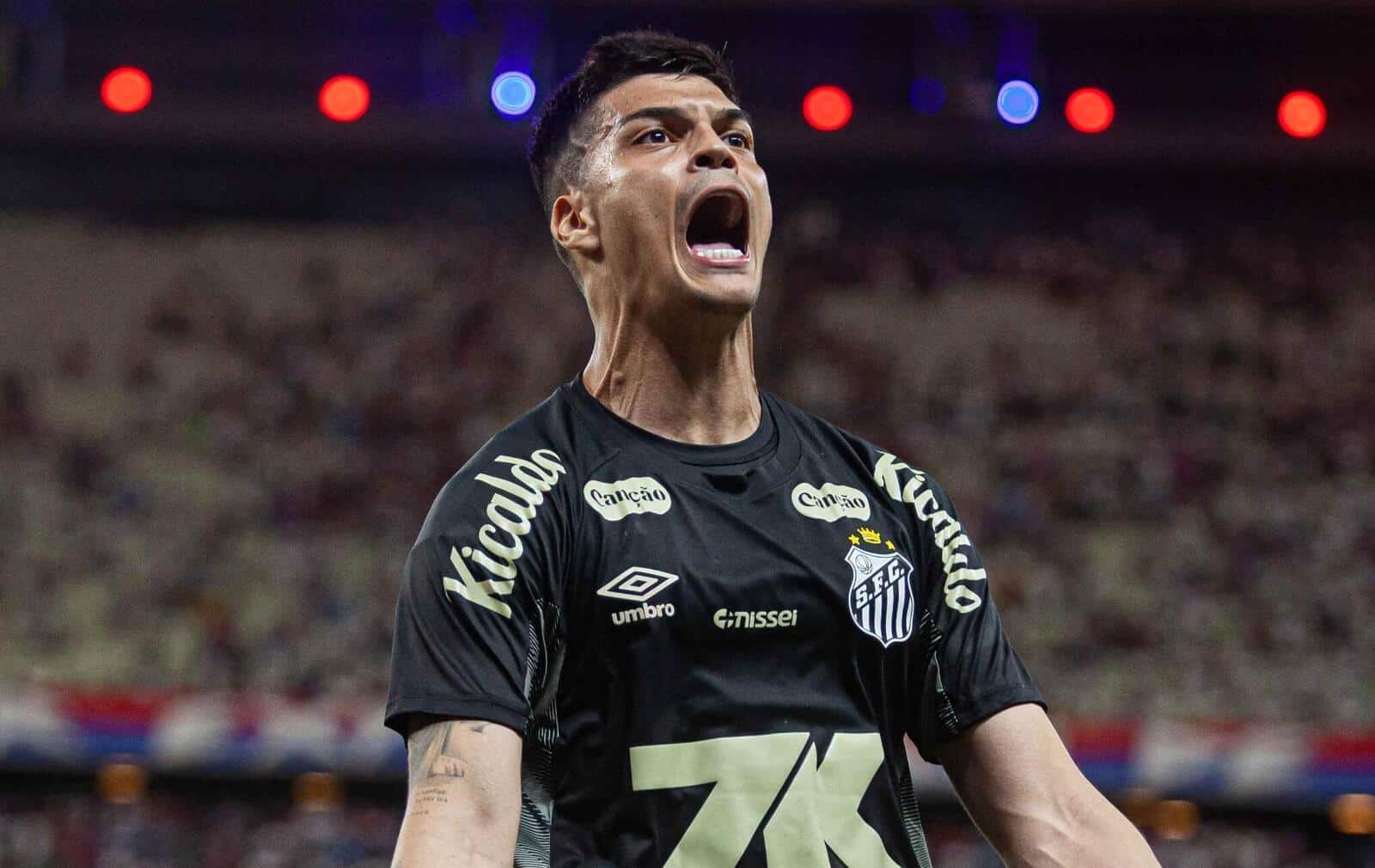 Santos sofre em jogo que parecia tranquilo, mas vence Fortaleza e sai do Z4