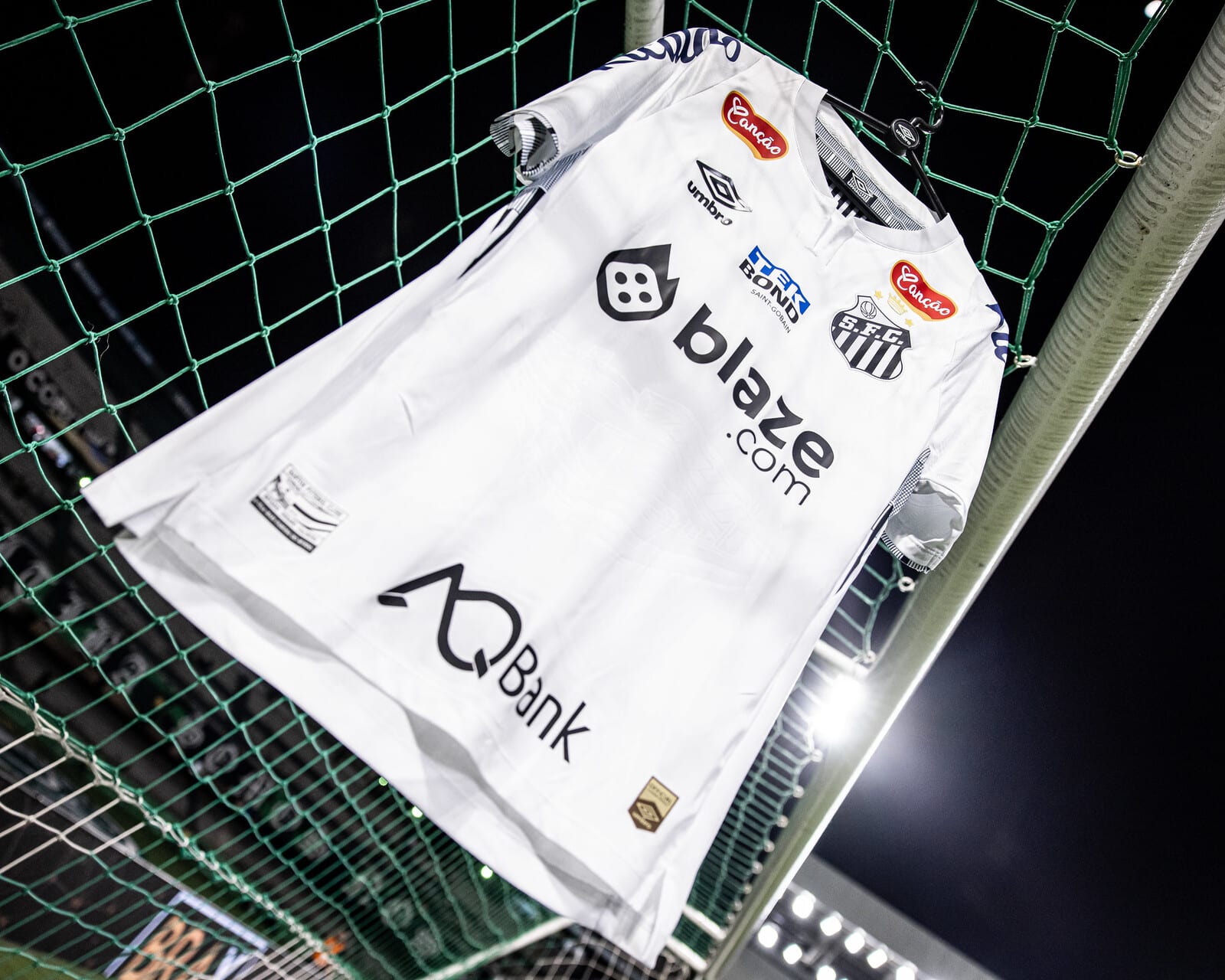 Santos vai &agrave; Justi&ccedil;a contra ex-patrocinador que pagou apenas uma parcela do contrato