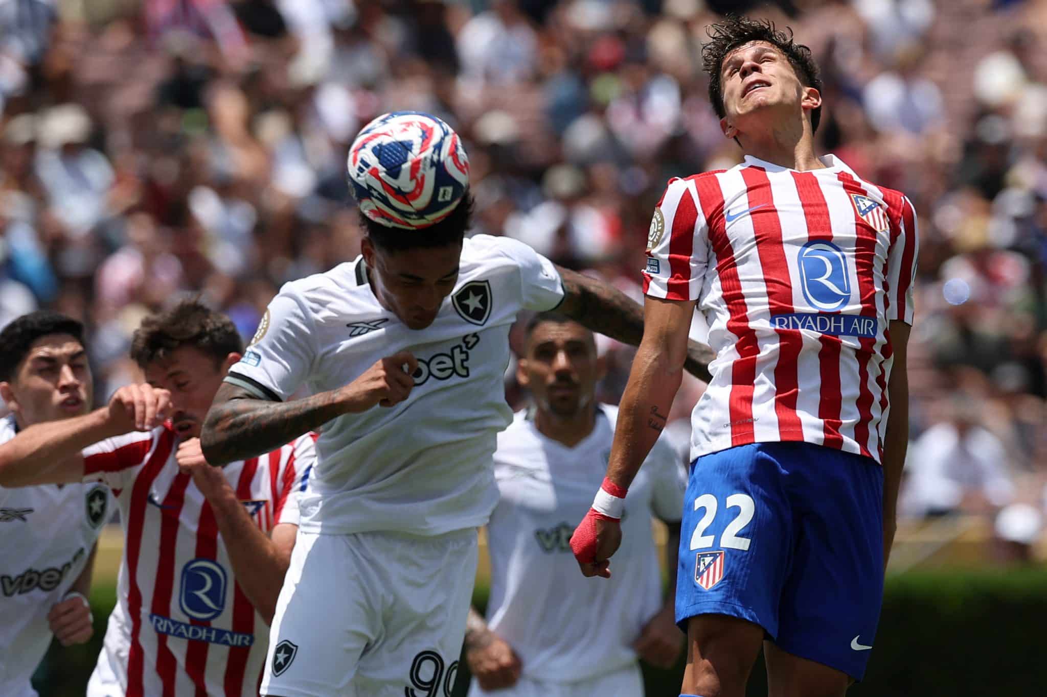 Derrota deixou o Botafogo em segundo no grupo (Foto: Icon Sport)