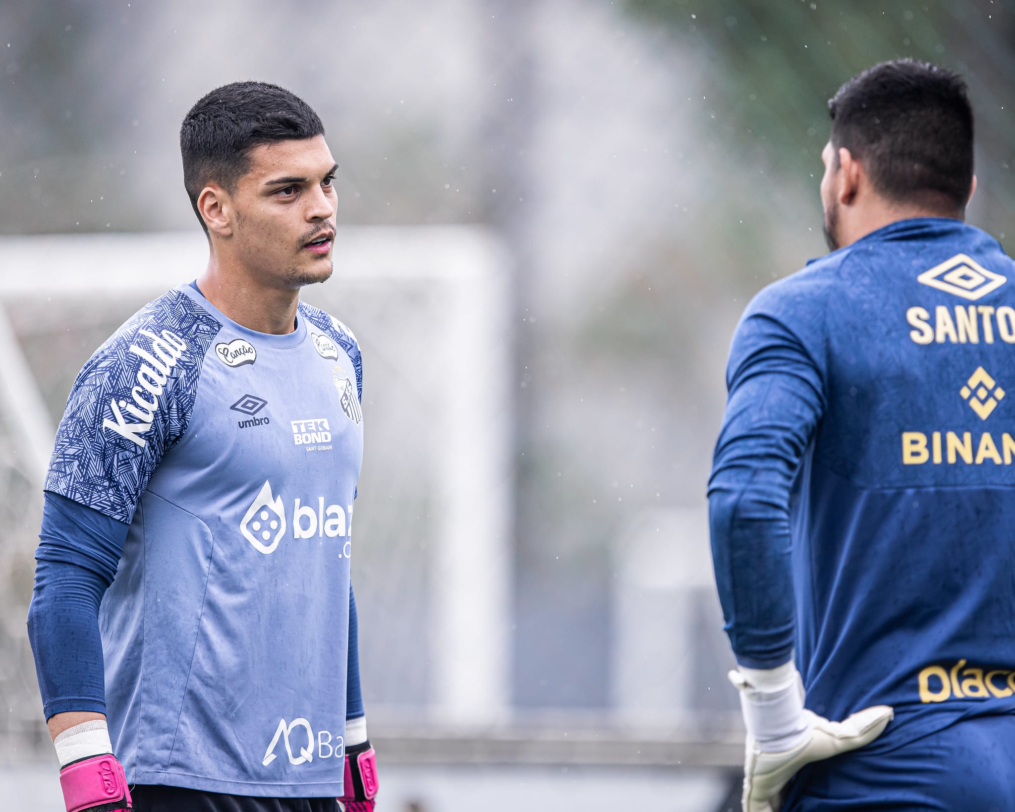Gabriel Braz&atilde;o e Jo&atilde;o Paulo conversando no CT