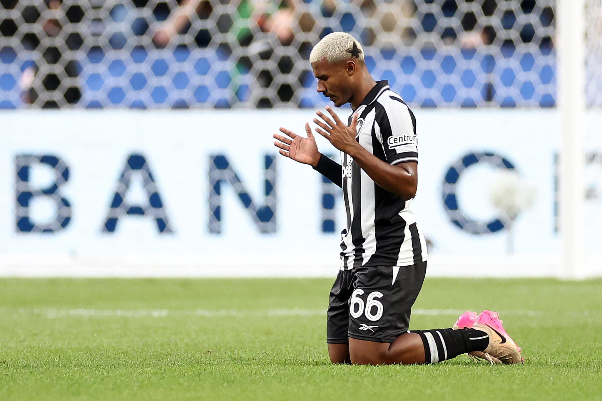 Cuiabano s&oacute; deve decidir destino ap&oacute;s o Mundial (Foto: Vitor Silva/Botafogo)