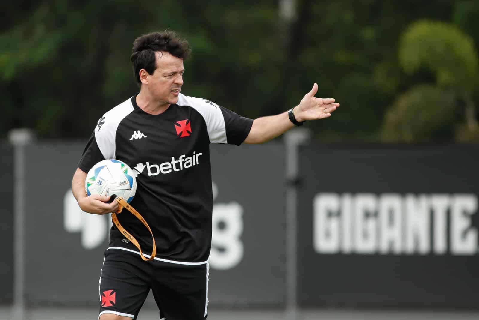 Fernando Diniz vai ter 21 dias de treinos com o elenco (Foto: Matheus Lima/Vasco)