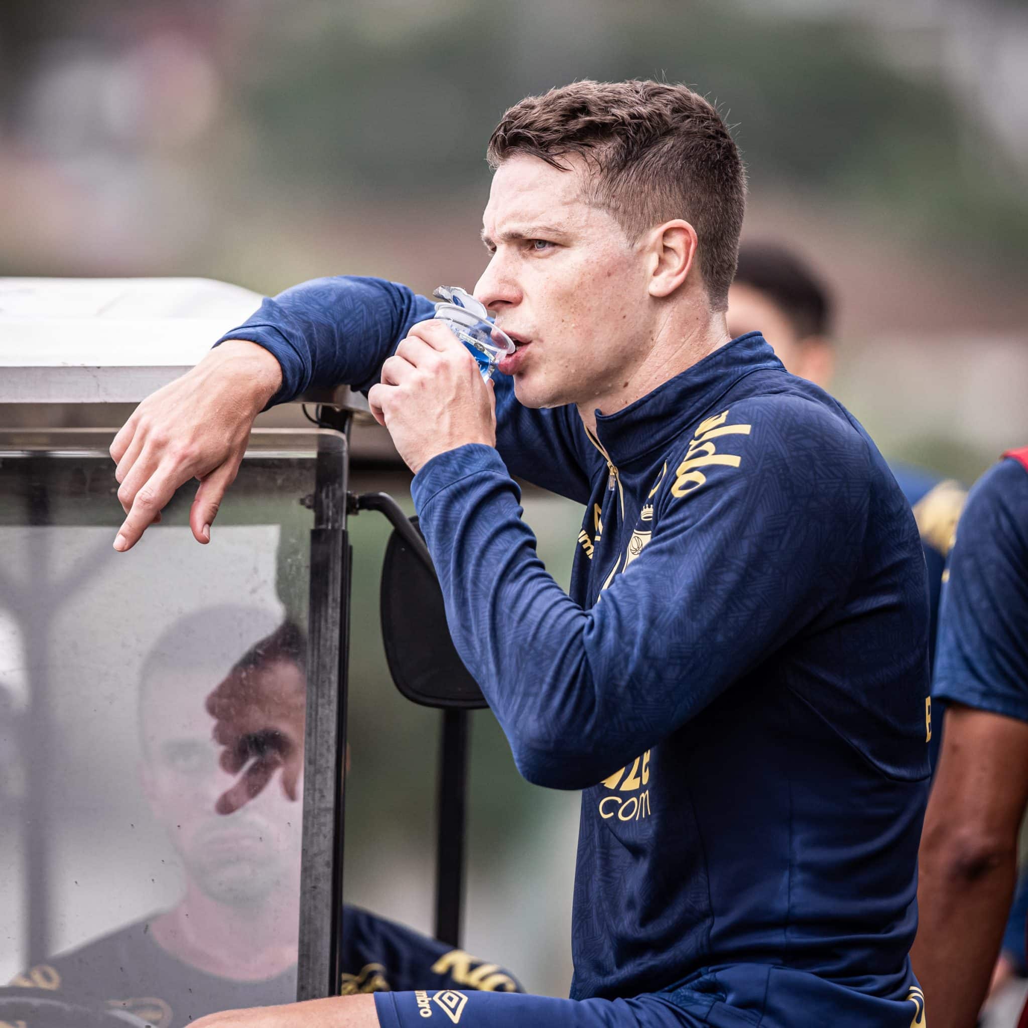 Furch bebendo &aacute;guada no Santos