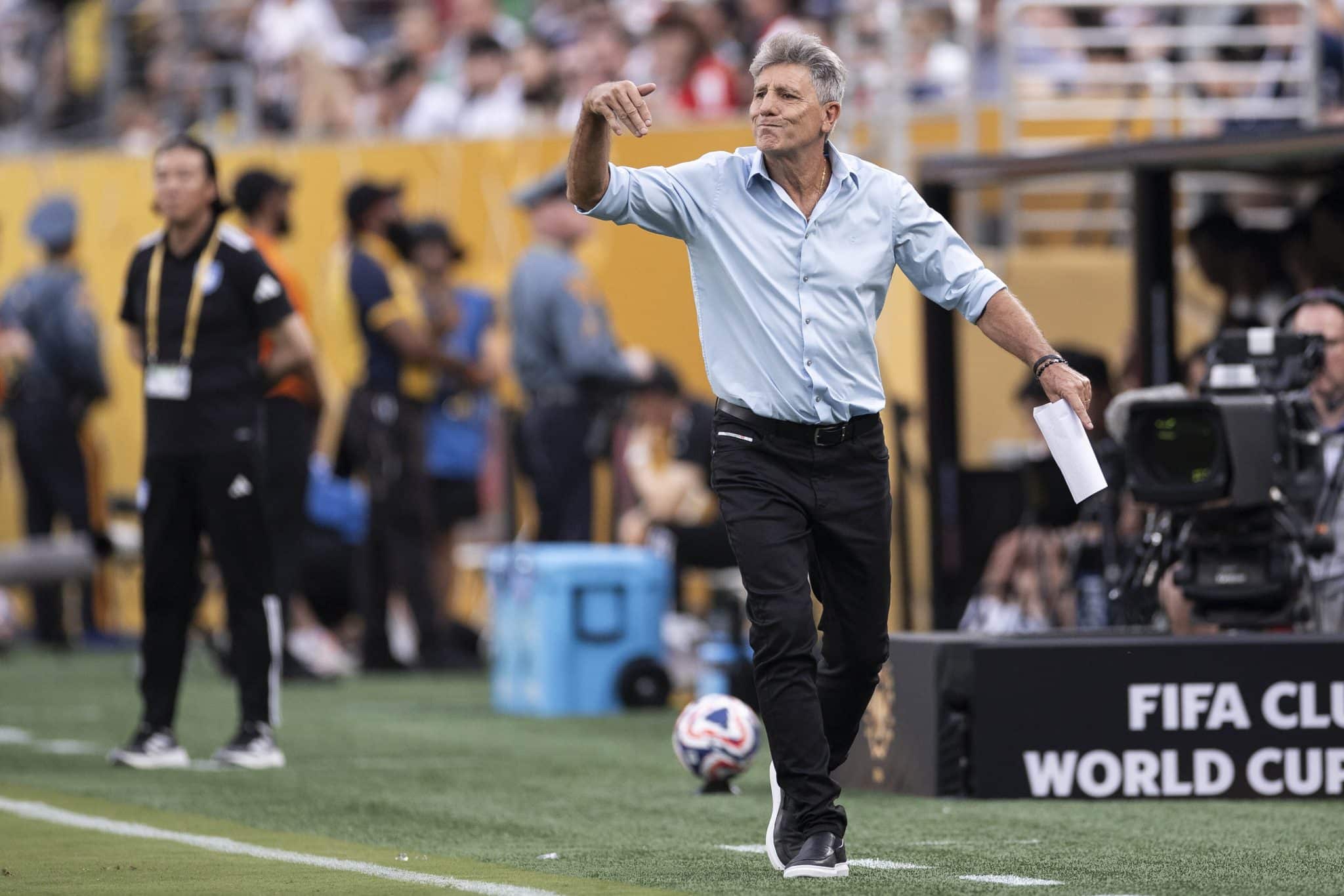 Renato defendeu mudan&ccedil;as no time (Foto: Icon Sport)