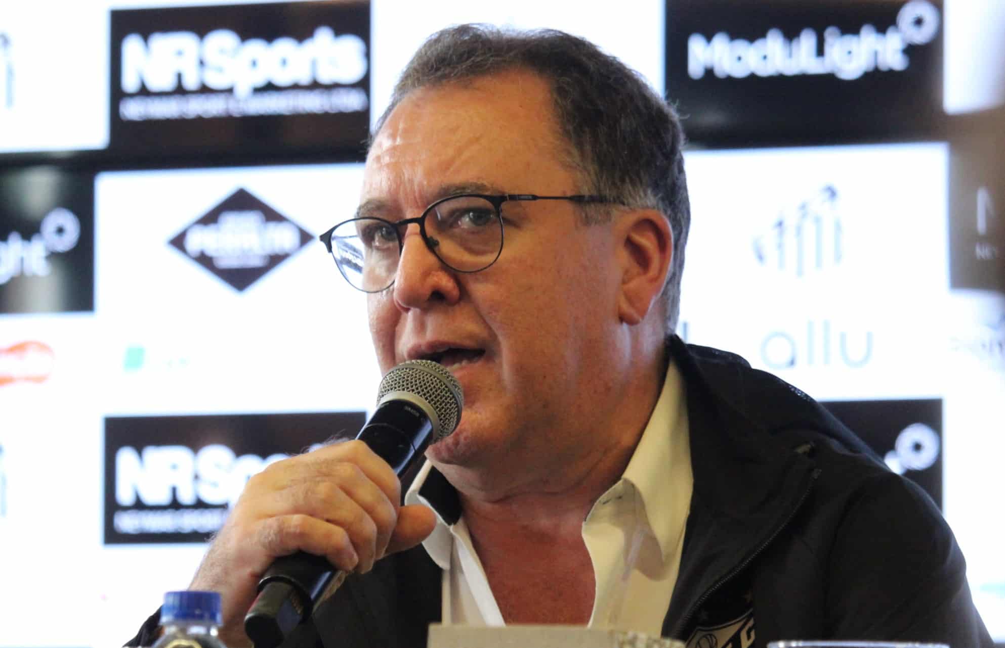 Marcelo Teixeira durante coletiva no CT Rei Pel&eacute;