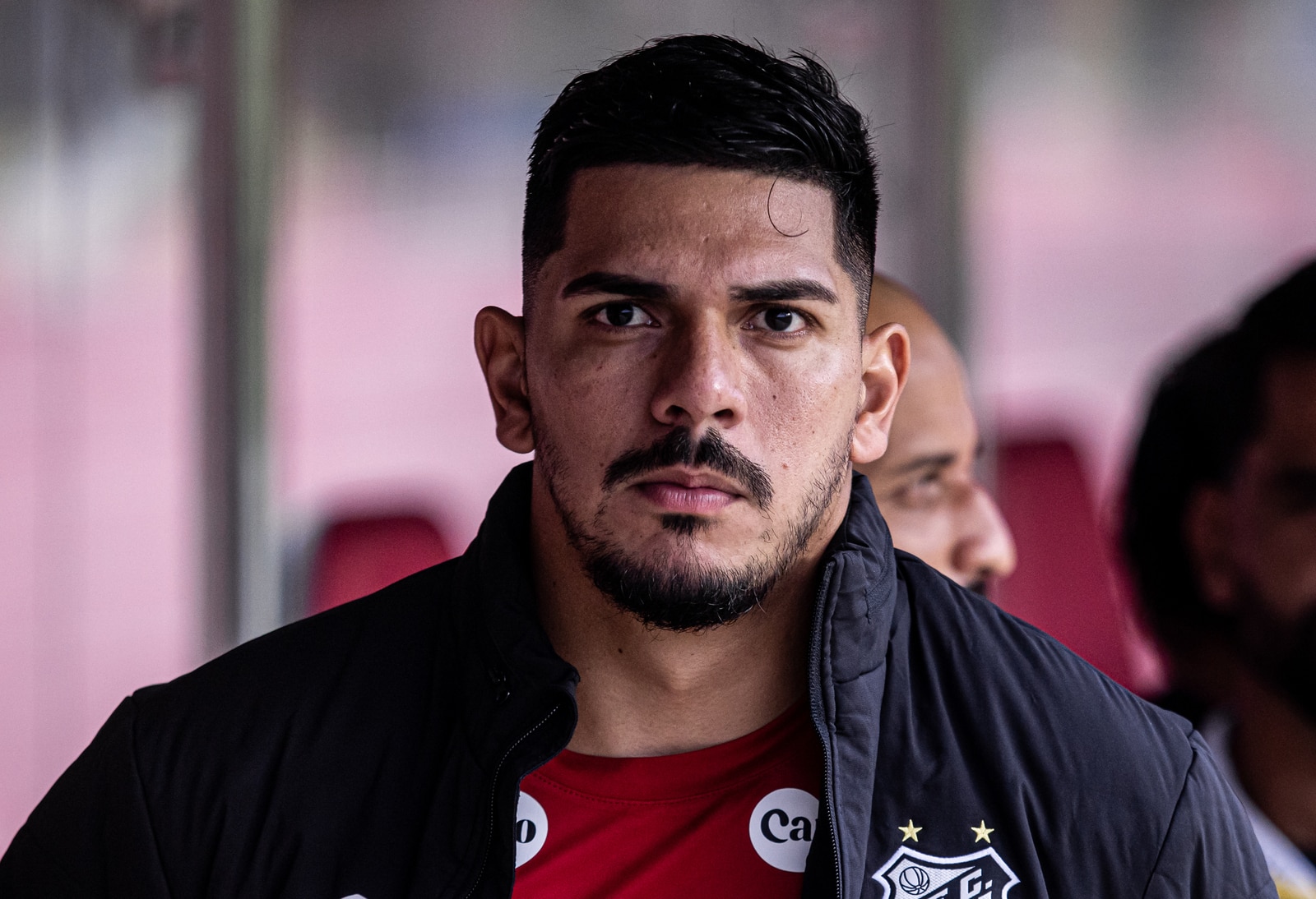 Jo&atilde;o Paulo espera situa&ccedil;&atilde;o de Gabriel Braz&atilde;o no Santos para definir futuro