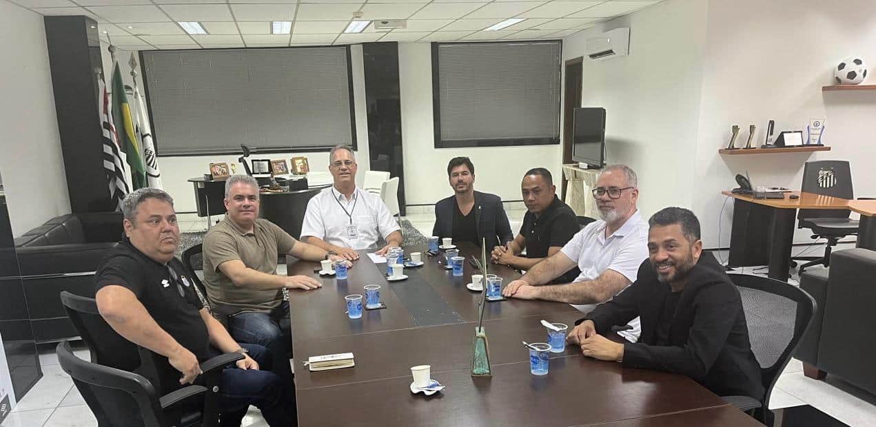 Orlando Rollo em reuni&atilde;o com dirigentes do Santos