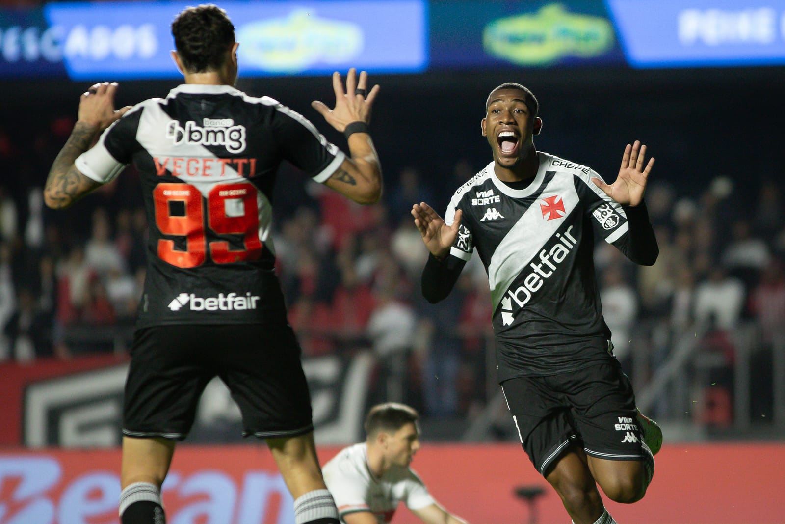 Apresentado, novo diretor do Vasco explica estrat&eacute;gia para segurar pilares do time