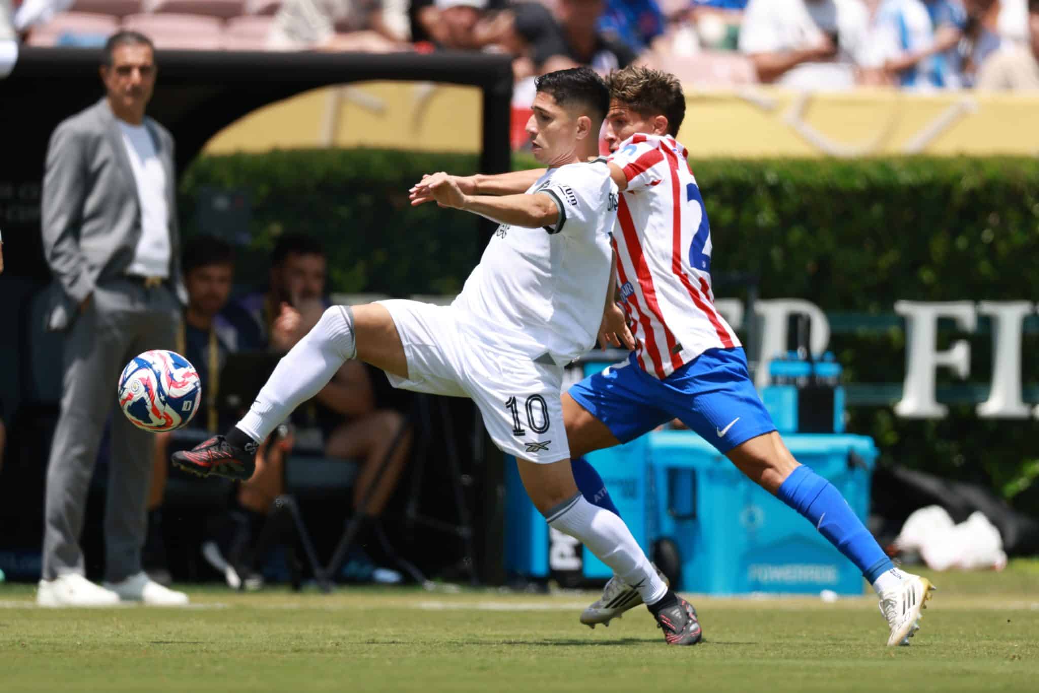 Savarino perdeu melhor chance do Botafogo (Foto: Icon Sport)