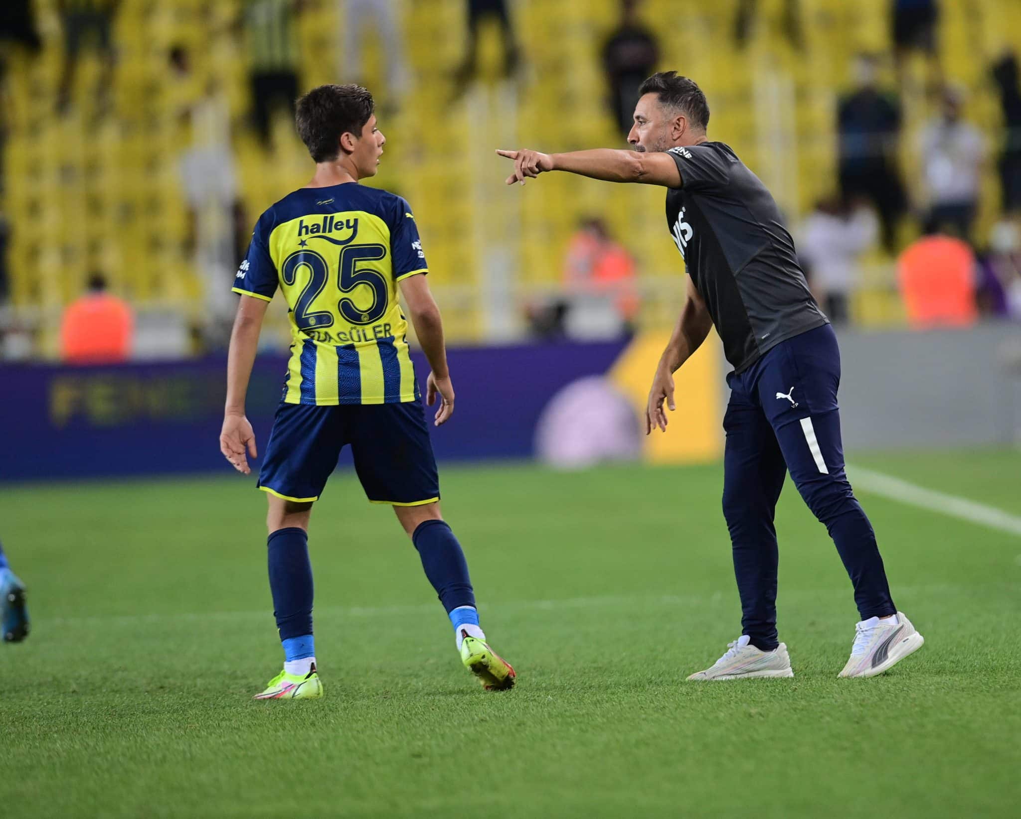 V&iacute;tor Pereira treinou Arda G&uuml;ler no Fenerbah&ccedil;e em 2021 Foto: (Imago)