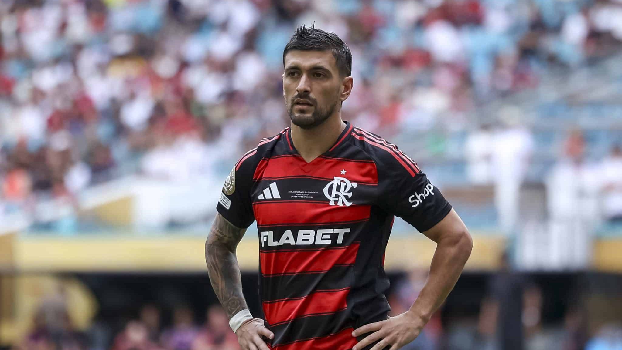 &lsquo;N&atilde;o viu a bola&rsquo;: Arrascaeta &lsquo;some&rsquo; em Flamengo x Bayern e mostra por que nunca jogou na Europa