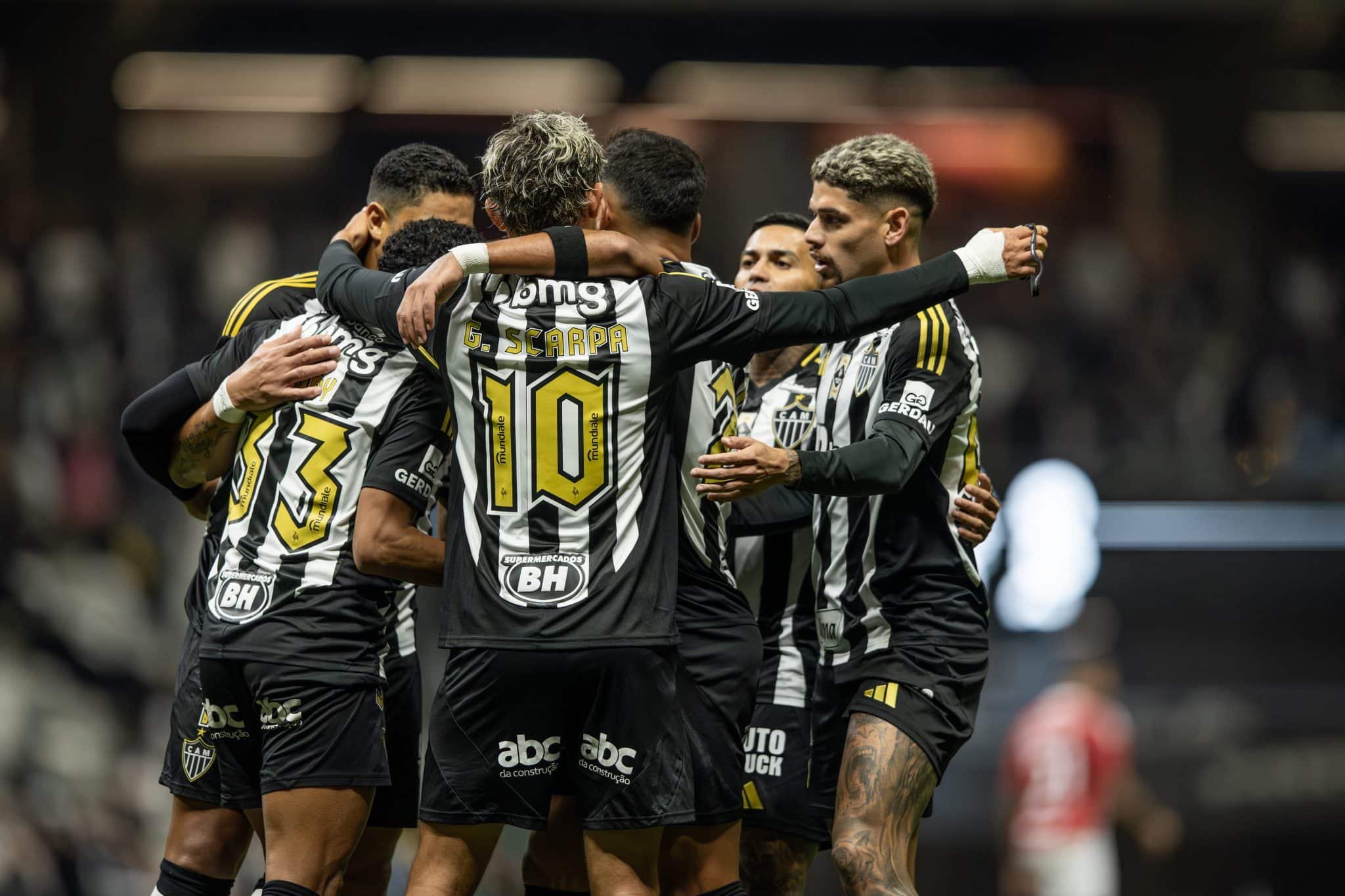 Jogadores do Atl&eacute;tico Mineiro comemoram gol
